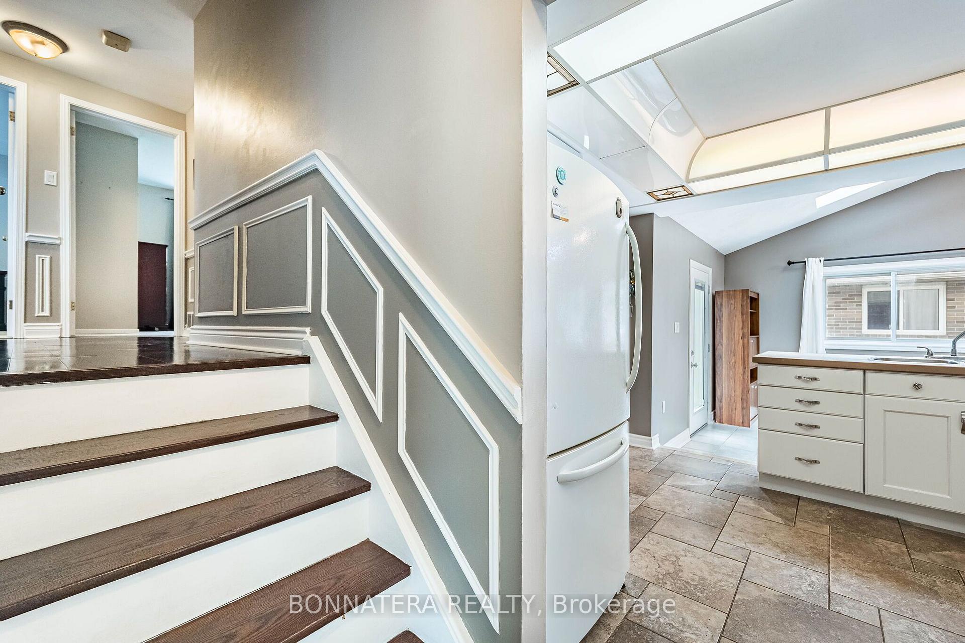 Photo 6 of 1324 Aldridge Crescent, Burlington, Palmer — HOMEH