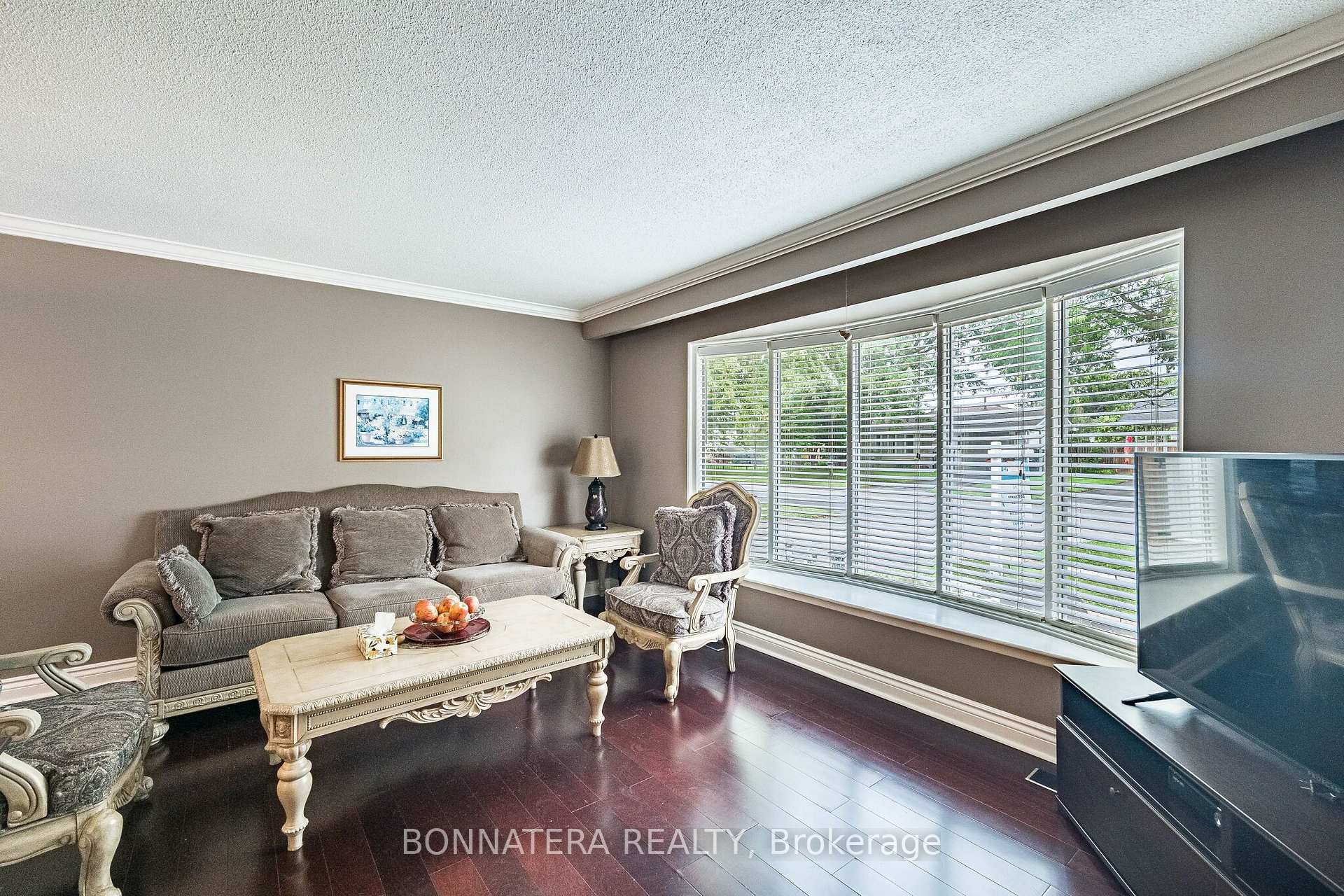 Photo 8 of 1324 Aldridge Crescent, Burlington, Palmer — HOMEH