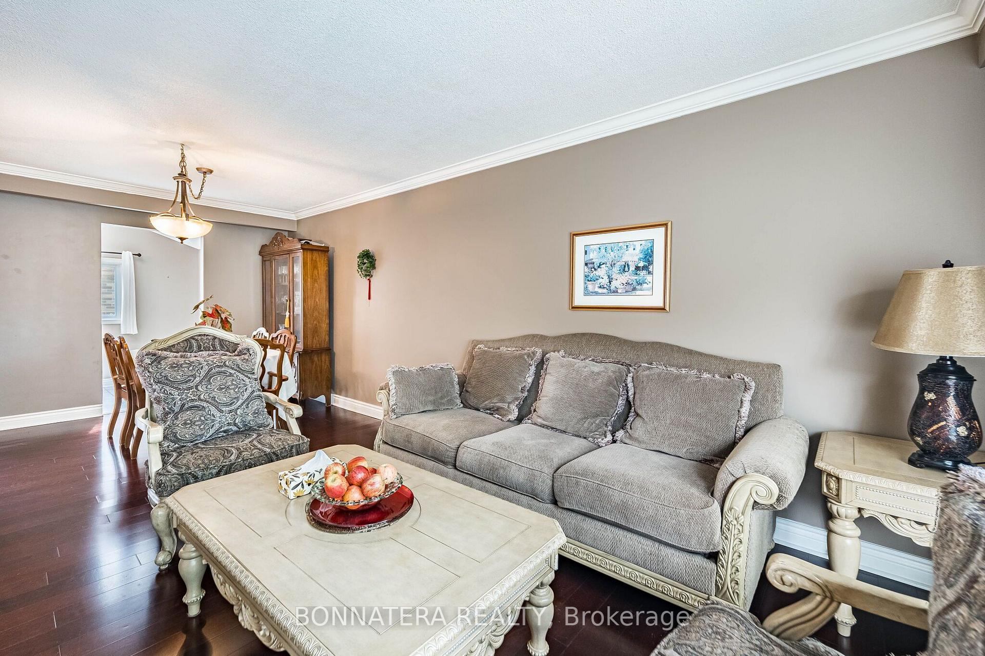 Photo 9 of 1324 Aldridge Crescent, Burlington, Palmer — HOMEH