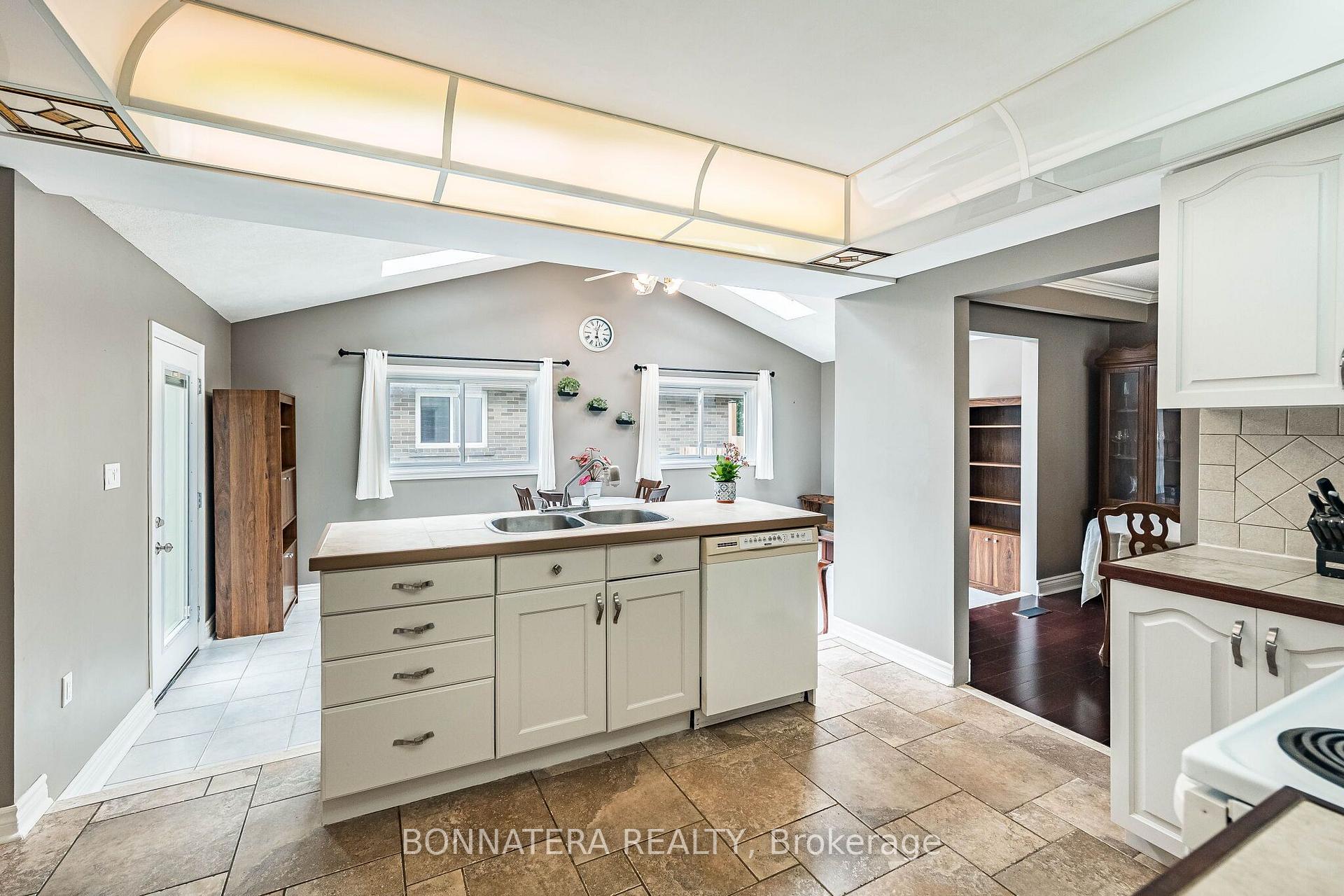 Photo 14 of 1324 Aldridge Crescent, Burlington, Palmer — HOMEH