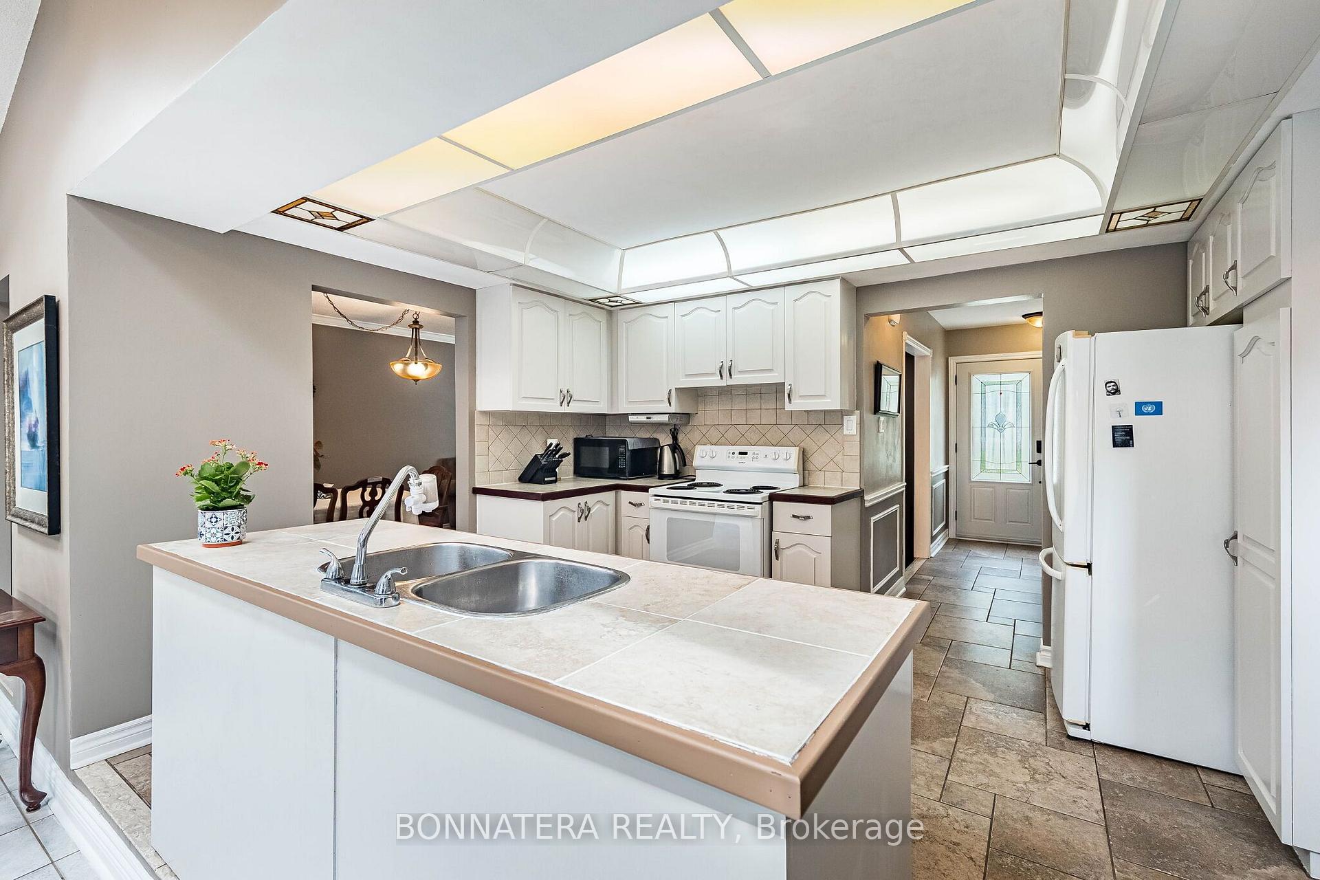 Photo 15 of 1324 Aldridge Crescent, Burlington, Palmer — HOMEH