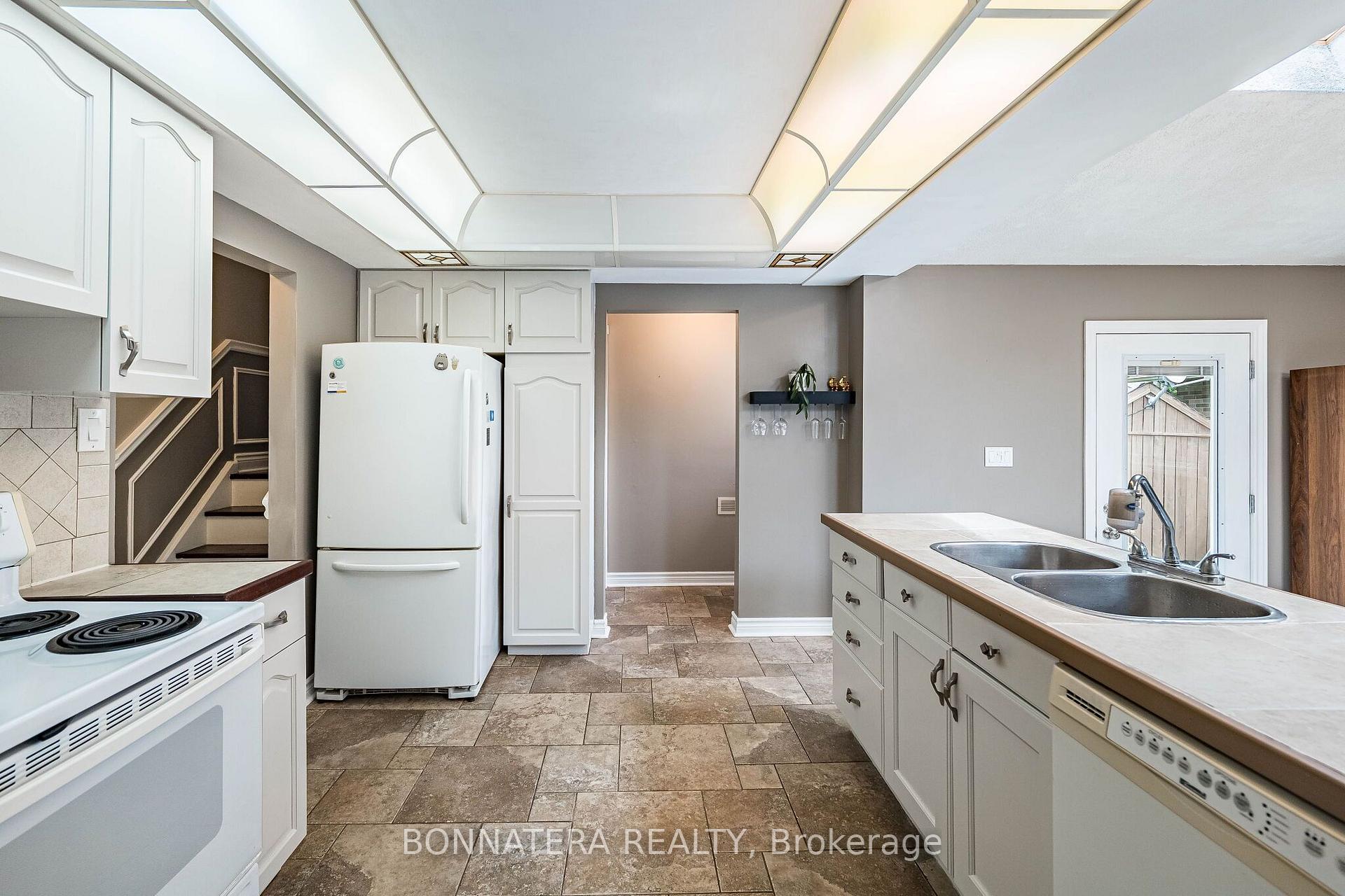 Photo 20 of 1324 Aldridge Crescent, Burlington, Palmer — HOMEH