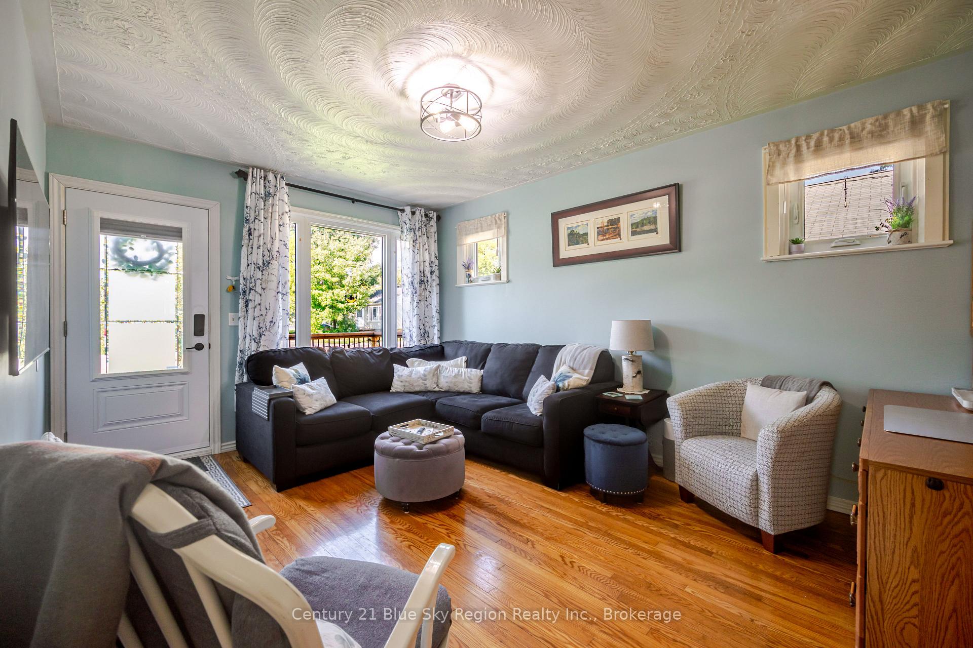 Photo 4 of 14 MacDonald Avenue W, North Bay, Ferris — HOMEH