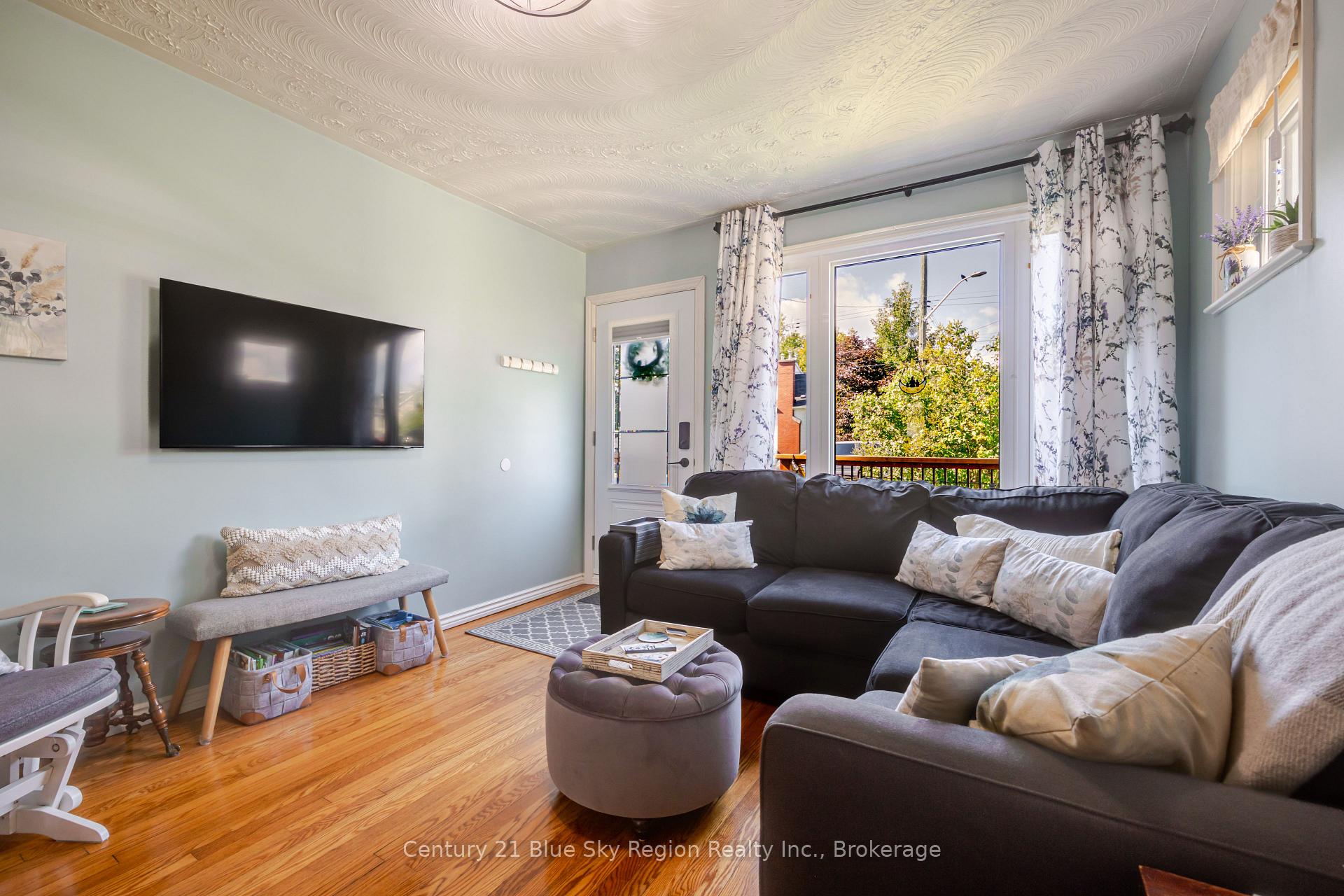 Photo 5 of 14 MacDonald Avenue W, North Bay, Ferris — HOMEH