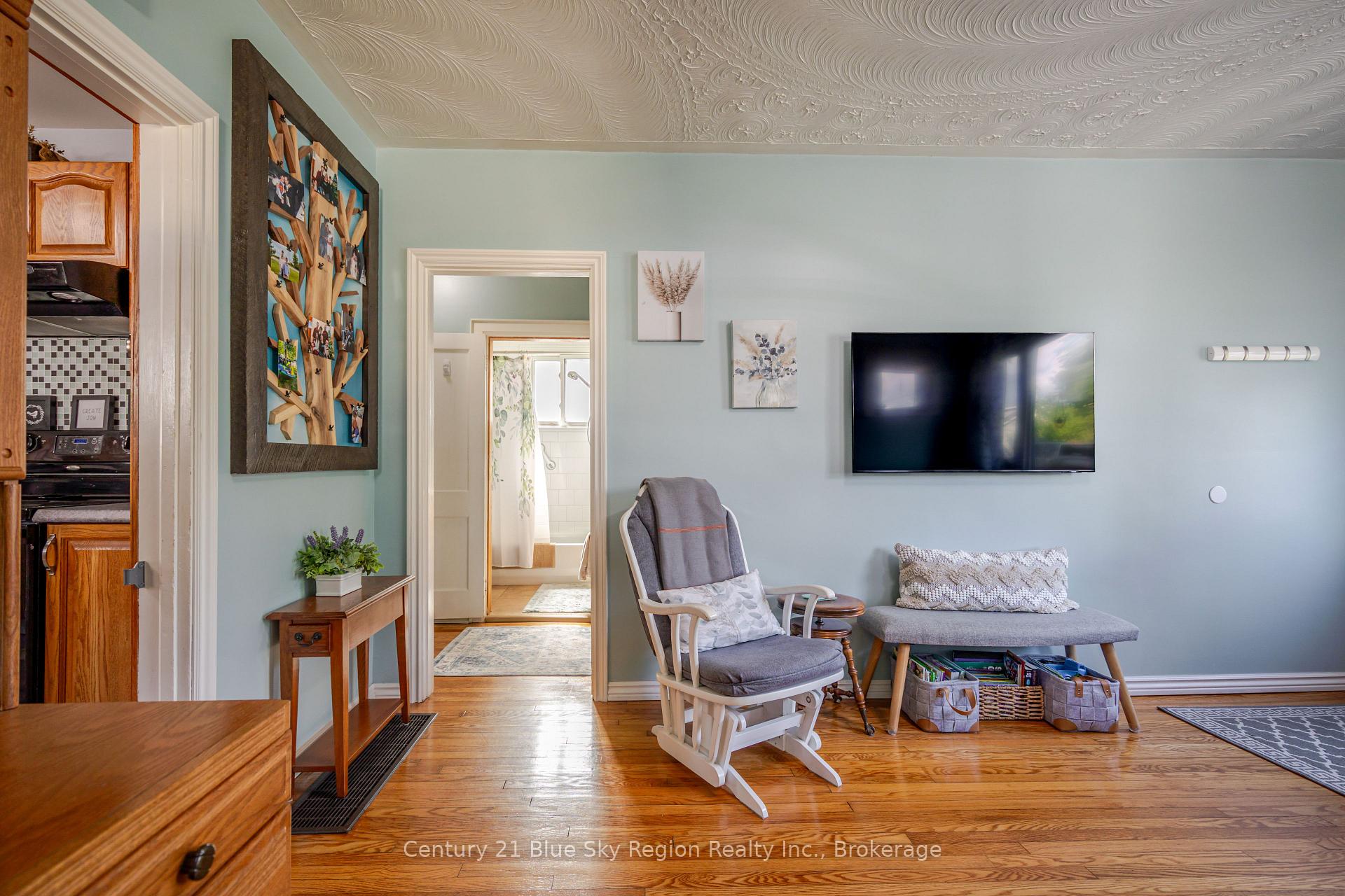Photo 8 of 14 MacDonald Avenue W, North Bay, Ferris — HOMEH