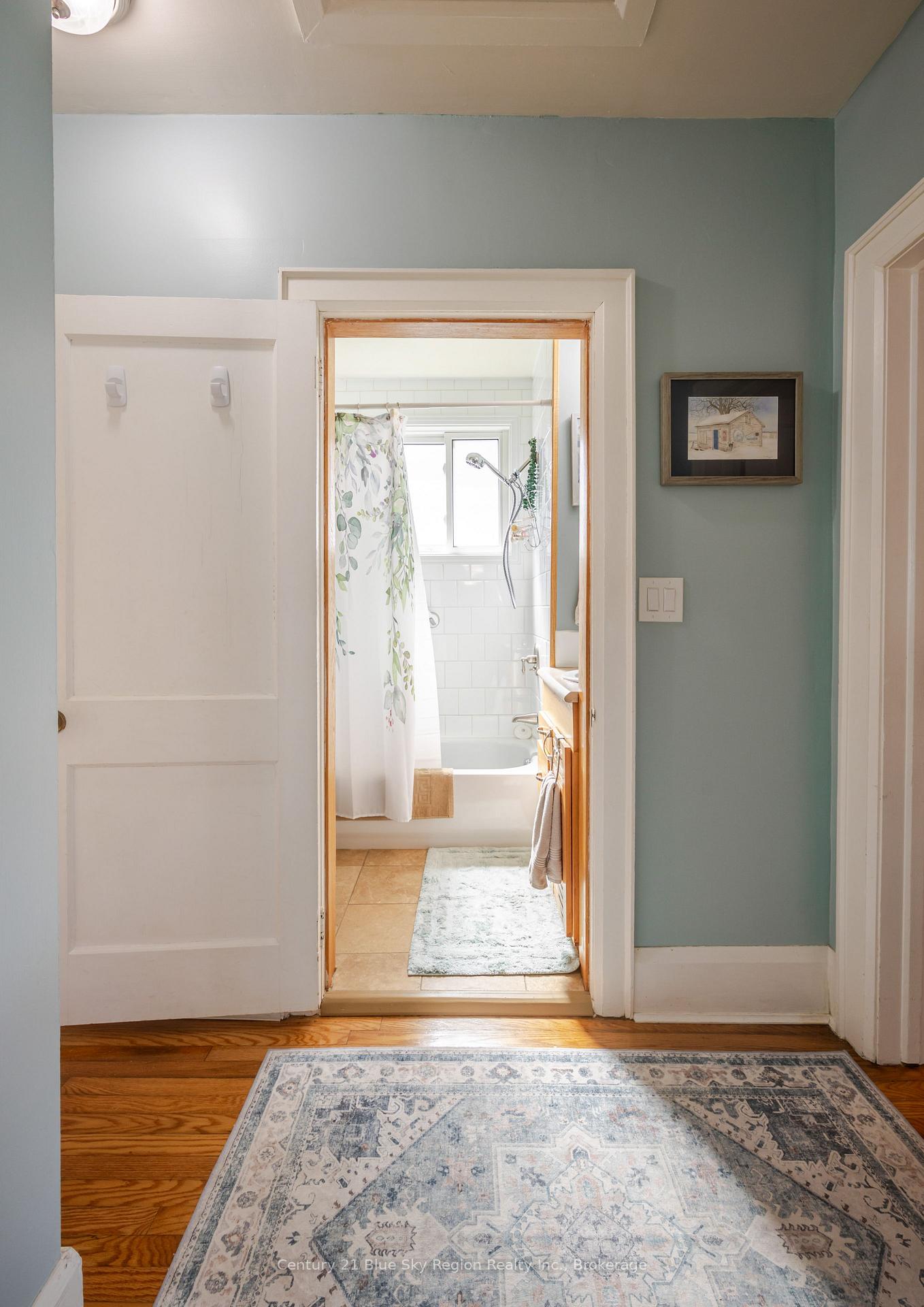 Photo 9 of 14 MacDonald Avenue W, North Bay, Ferris — HOMEH