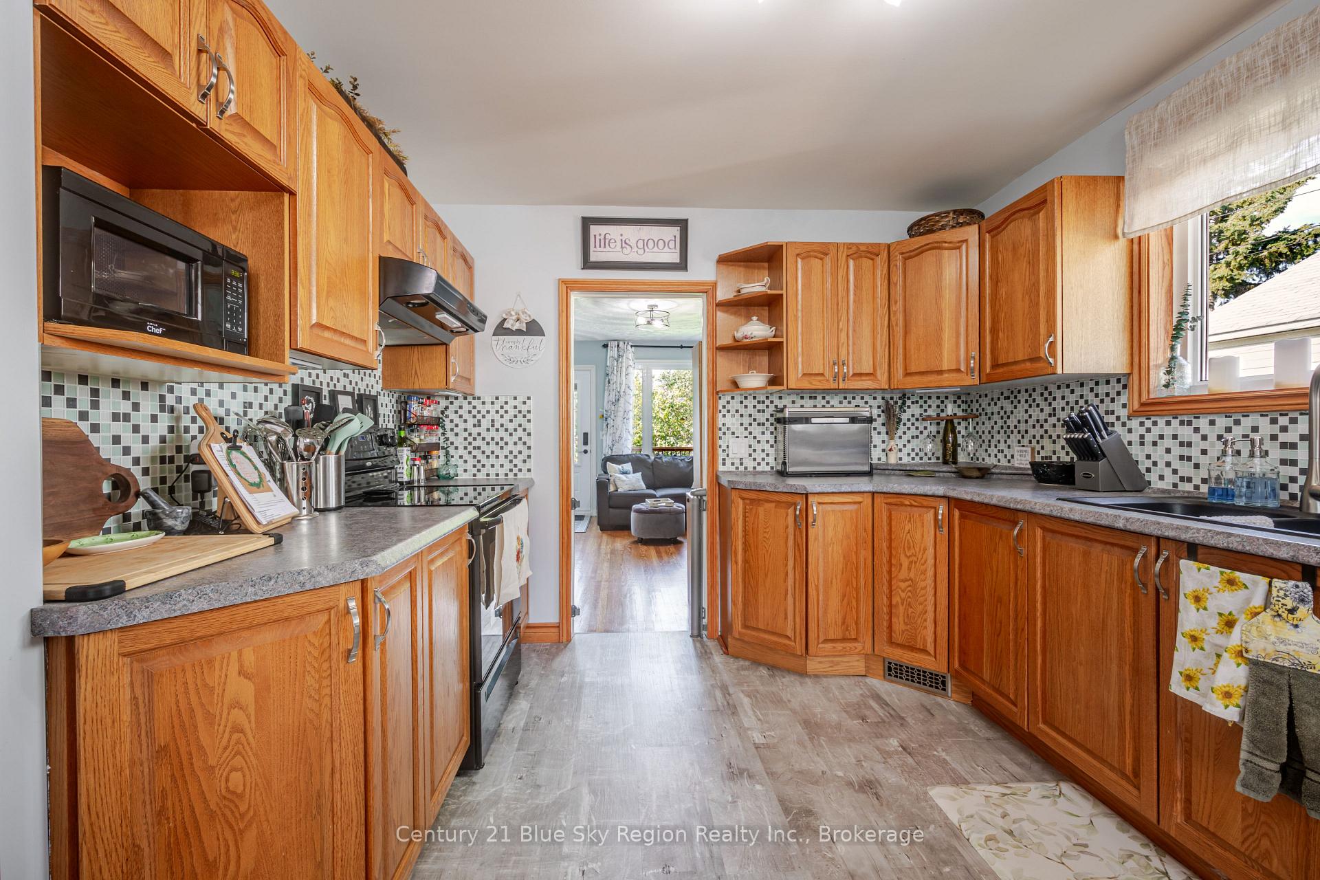 Photo 15 of 14 MacDonald Avenue W, North Bay, Ferris — HOMEH