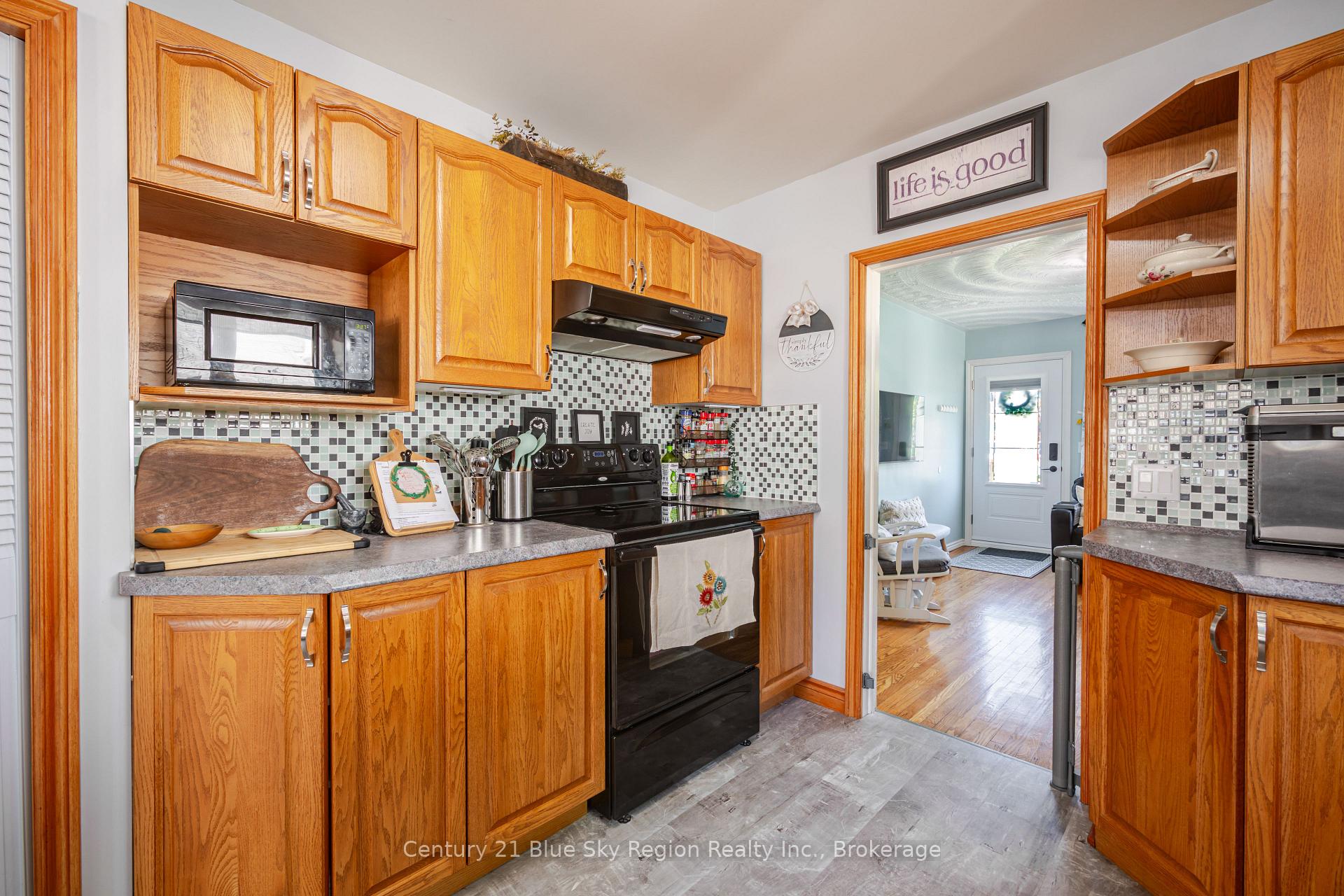Photo 16 of 14 MacDonald Avenue W, North Bay, Ferris — HOMEH