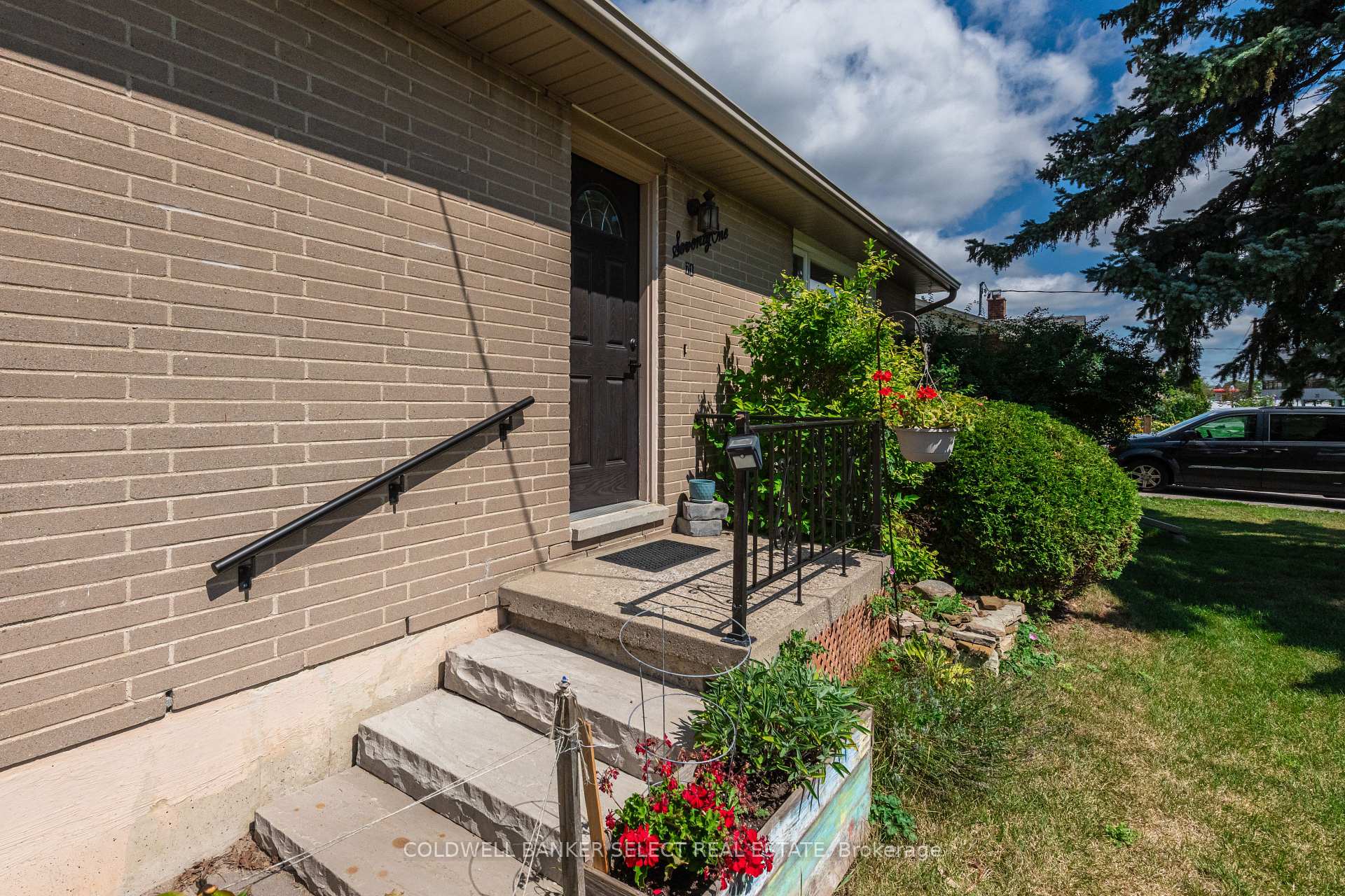 Photo 2 of 71 Martha Street, Caledon, Bolton West — HOMEH