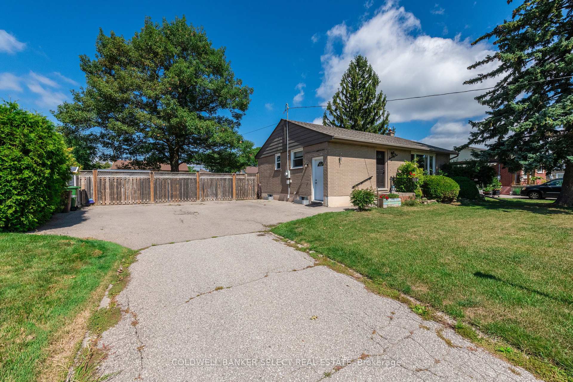 Photo 4 of 71 Martha Street, Caledon, Bolton West — HOMEH