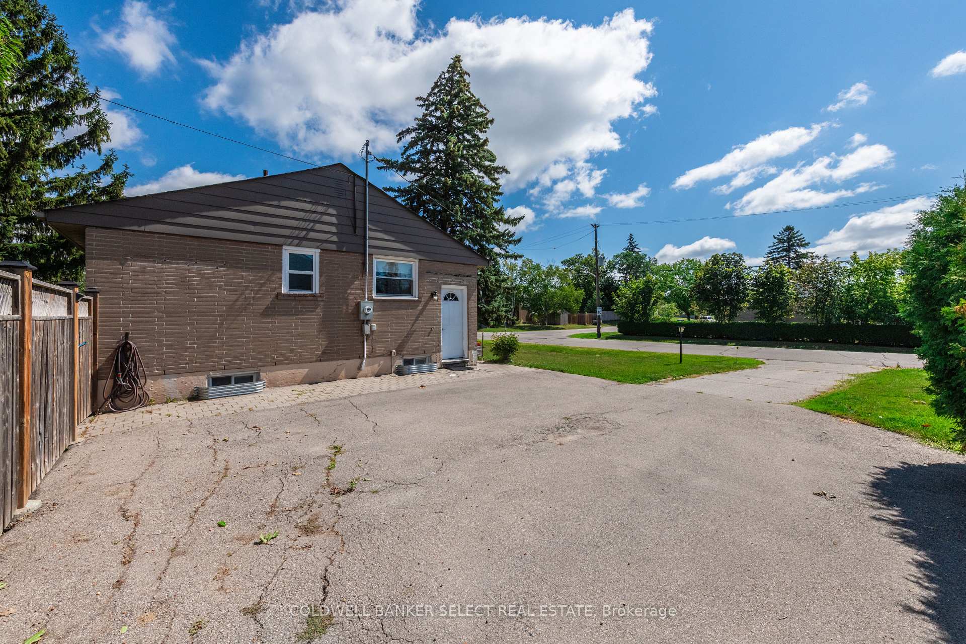 Photo 5 of 71 Martha Street, Caledon, Bolton West — HOMEH