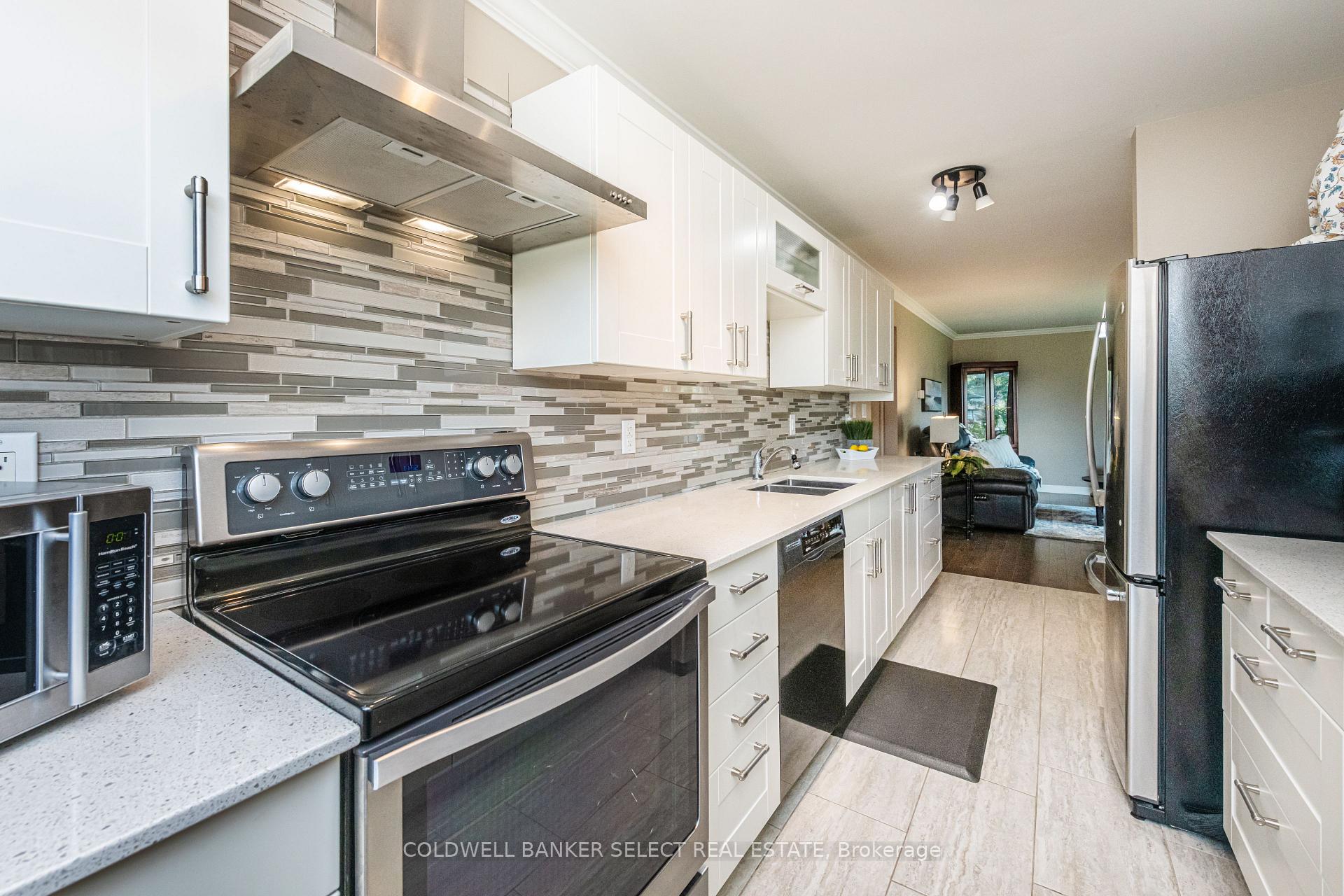 Photo 10 of 71 Martha Street, Caledon, Bolton West — HOMEH