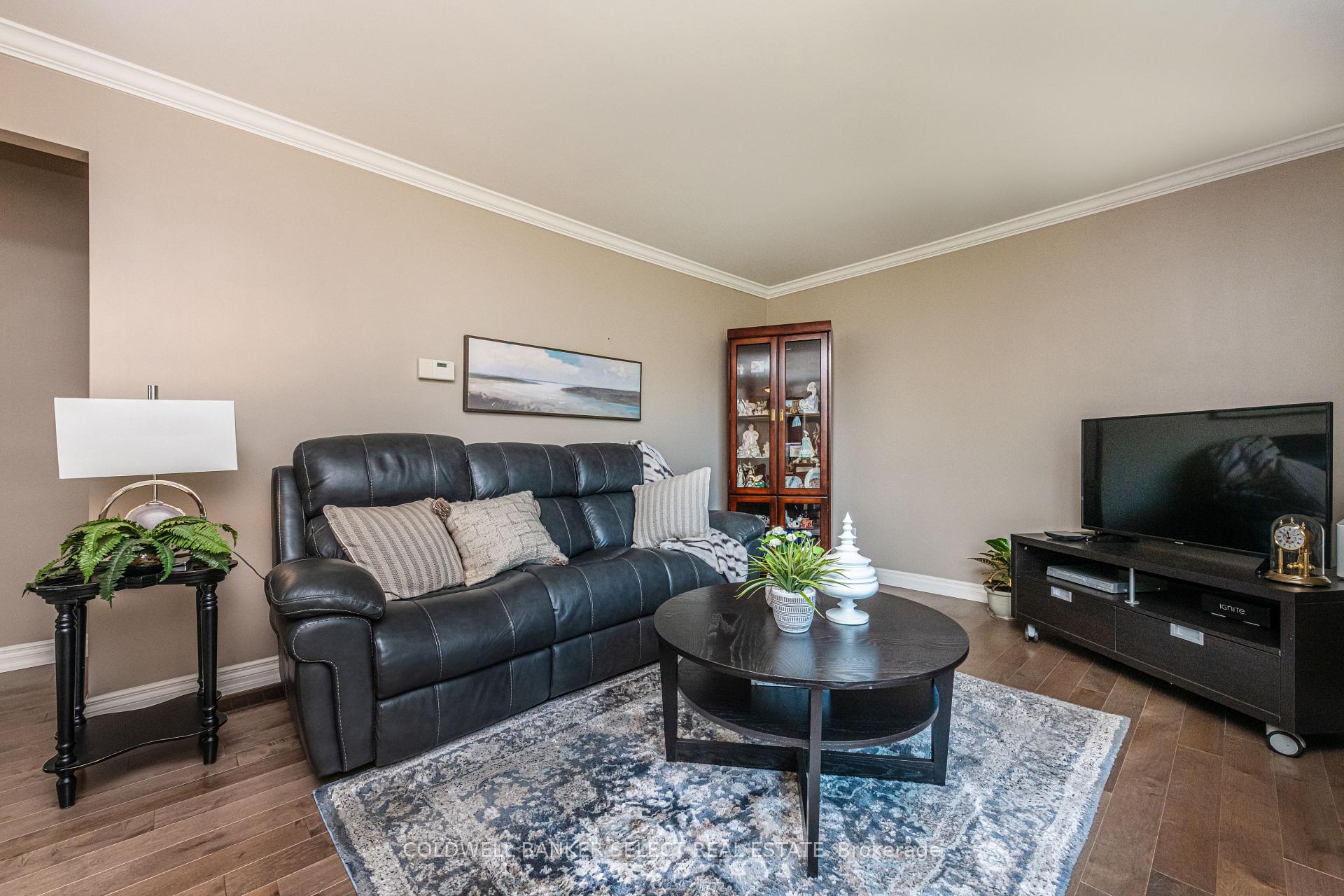 Photo 13 of 71 Martha Street, Caledon, Bolton West — HOMEH