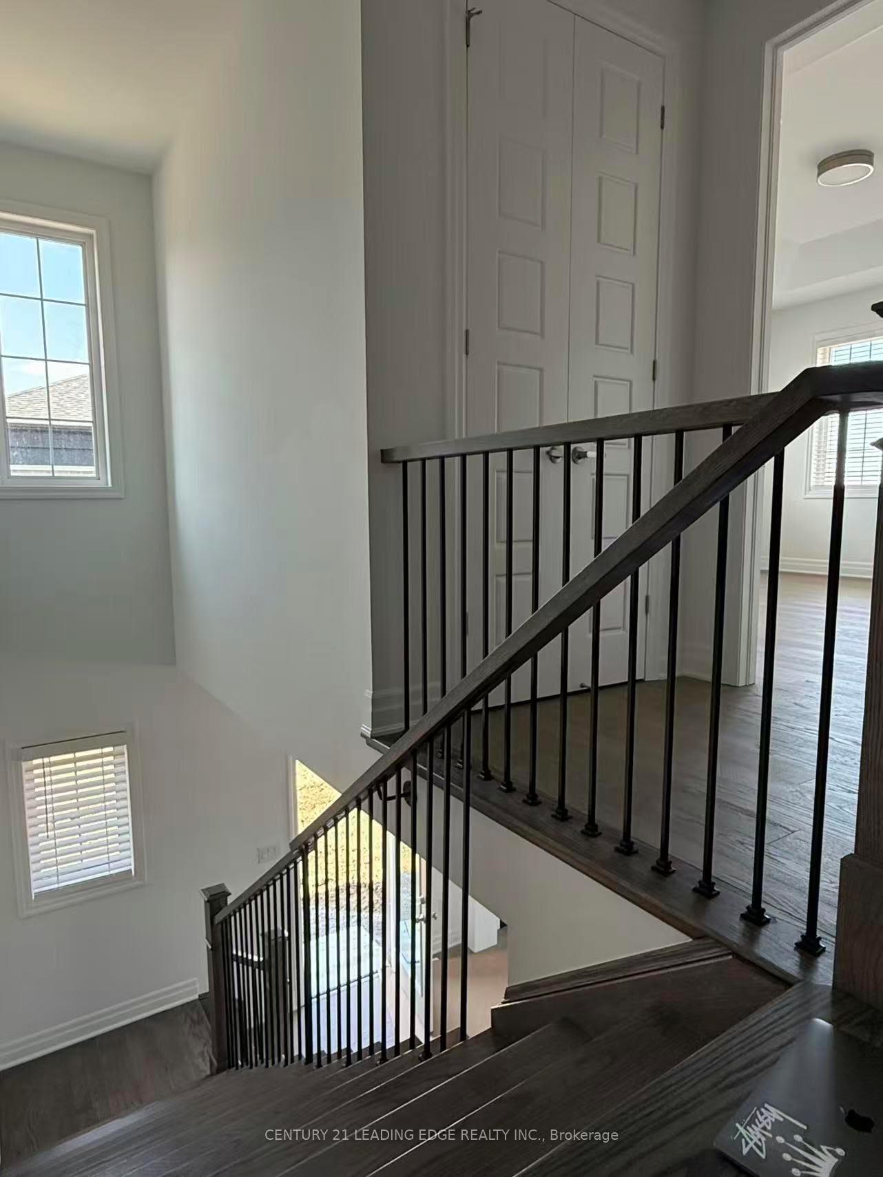Photo 5 of 508 Berczy Green Drive, Markham, Rural Markham — HOMEH