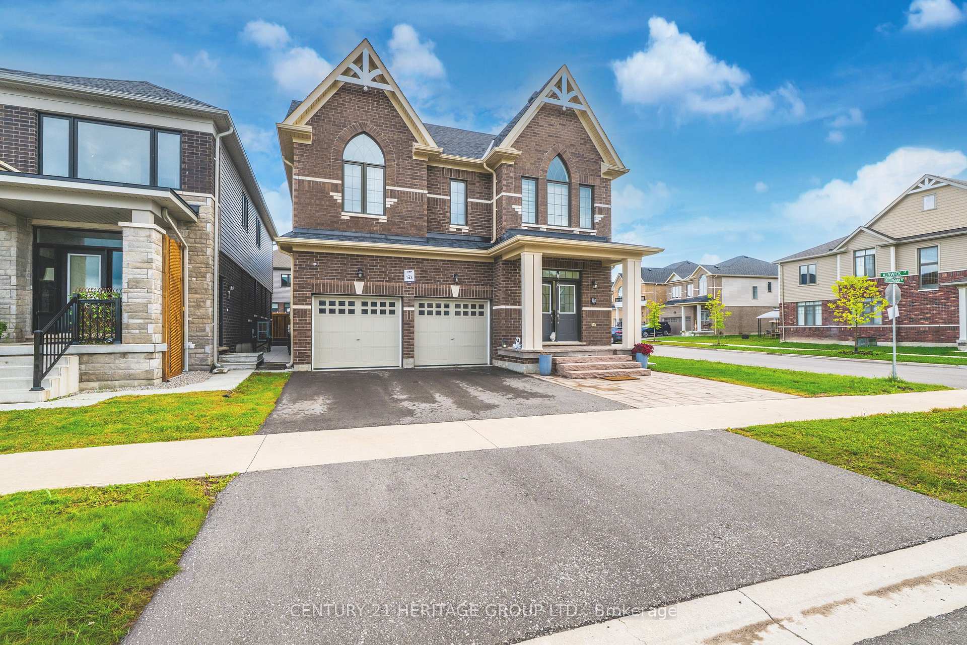 Photo 2 of 102 Nottingham Road, Barrie, Rural Barrie Southeast — HOMEH