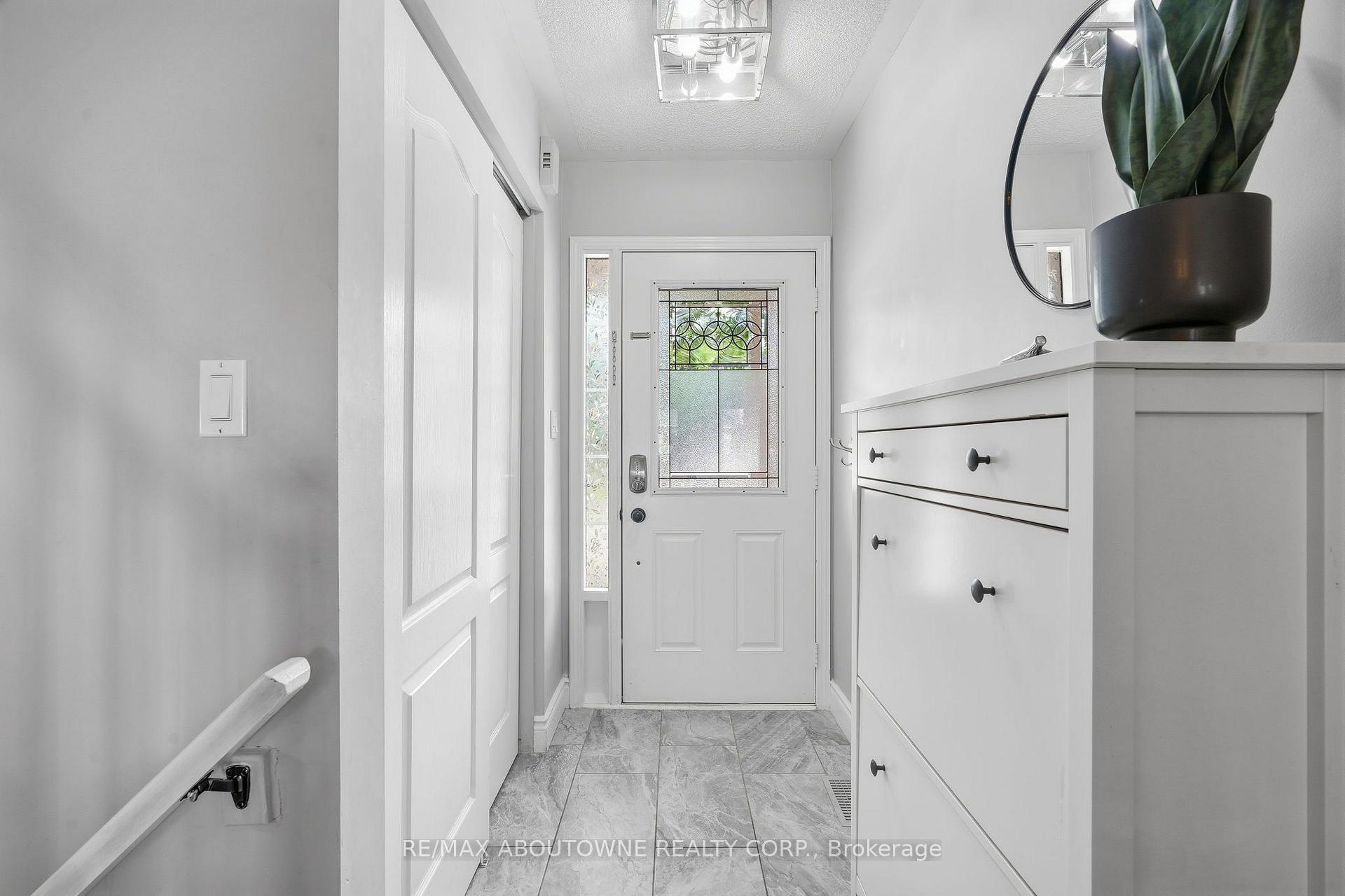 Photo 3 of 2469 Springforest Drive, Oakville, Bronte Creek — HOMEH