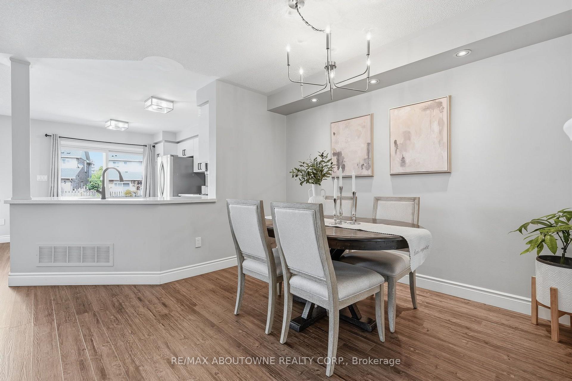 Photo 5 of 2469 Springforest Drive, Oakville, Bronte Creek — HOMEH
