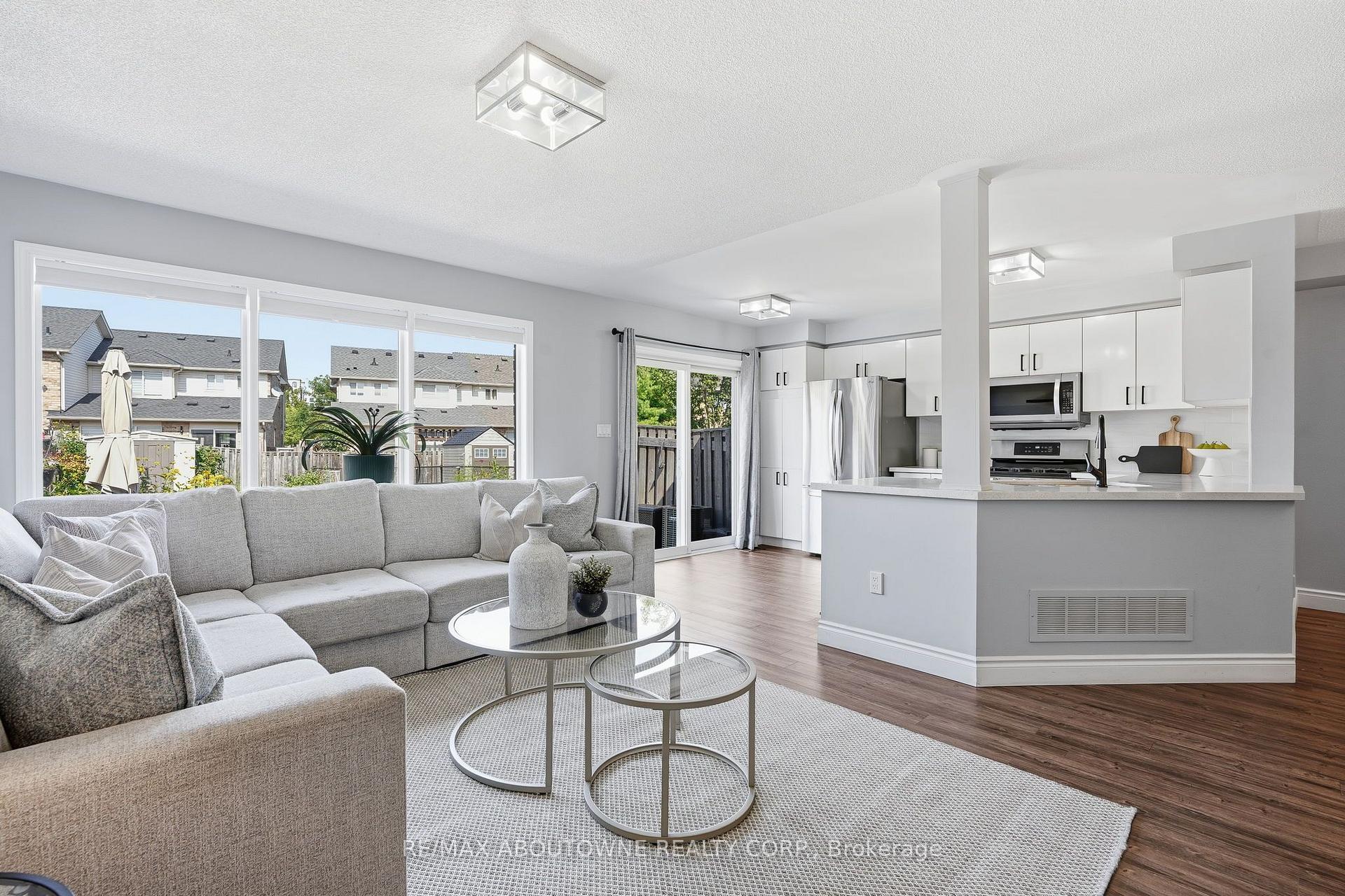 Photo 8 of 2469 Springforest Drive, Oakville, Bronte Creek — HOMEH