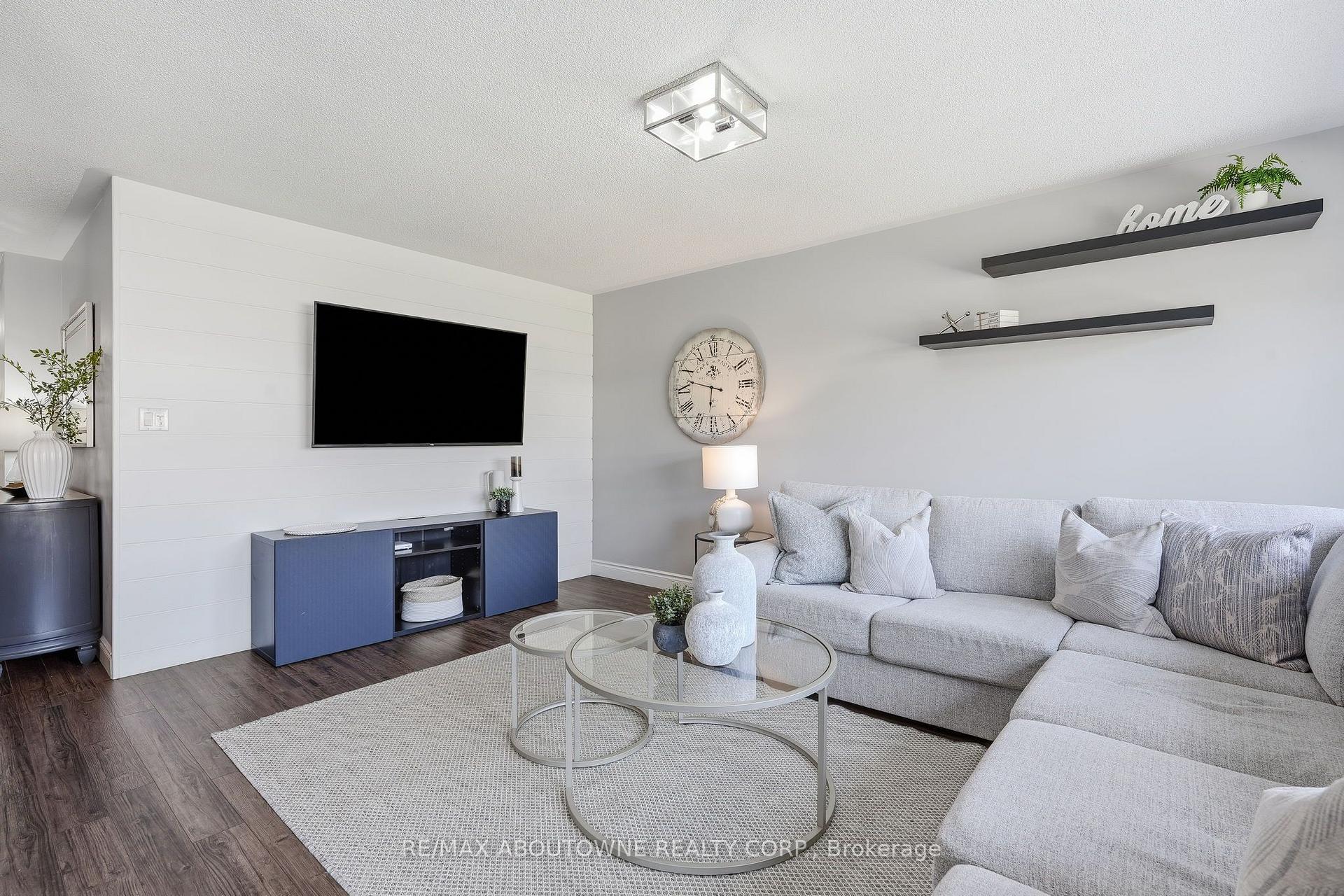 Photo 9 of 2469 Springforest Drive, Oakville, Bronte Creek — HOMEH