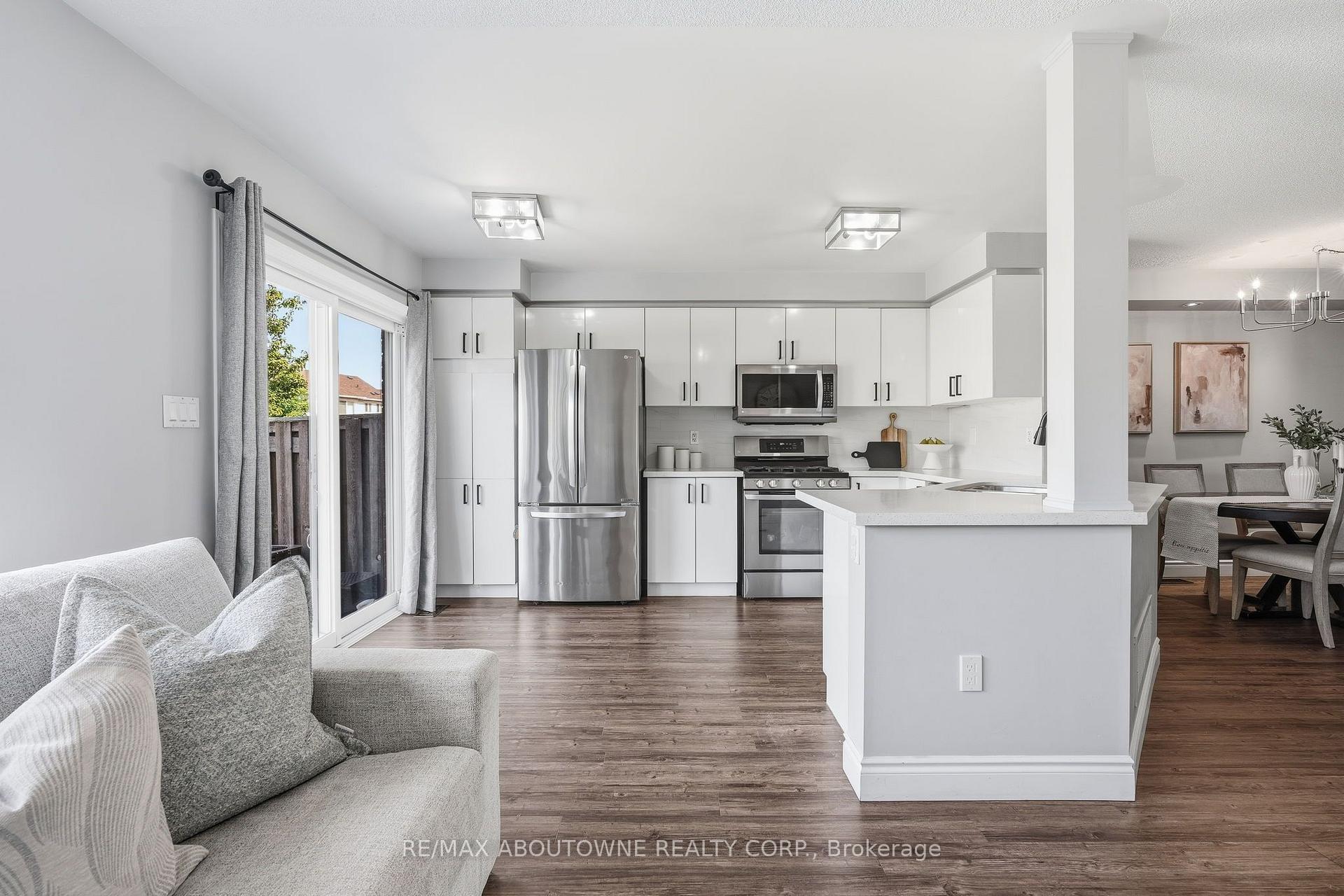 Photo 10 of 2469 Springforest Drive, Oakville, Bronte Creek — HOMEH