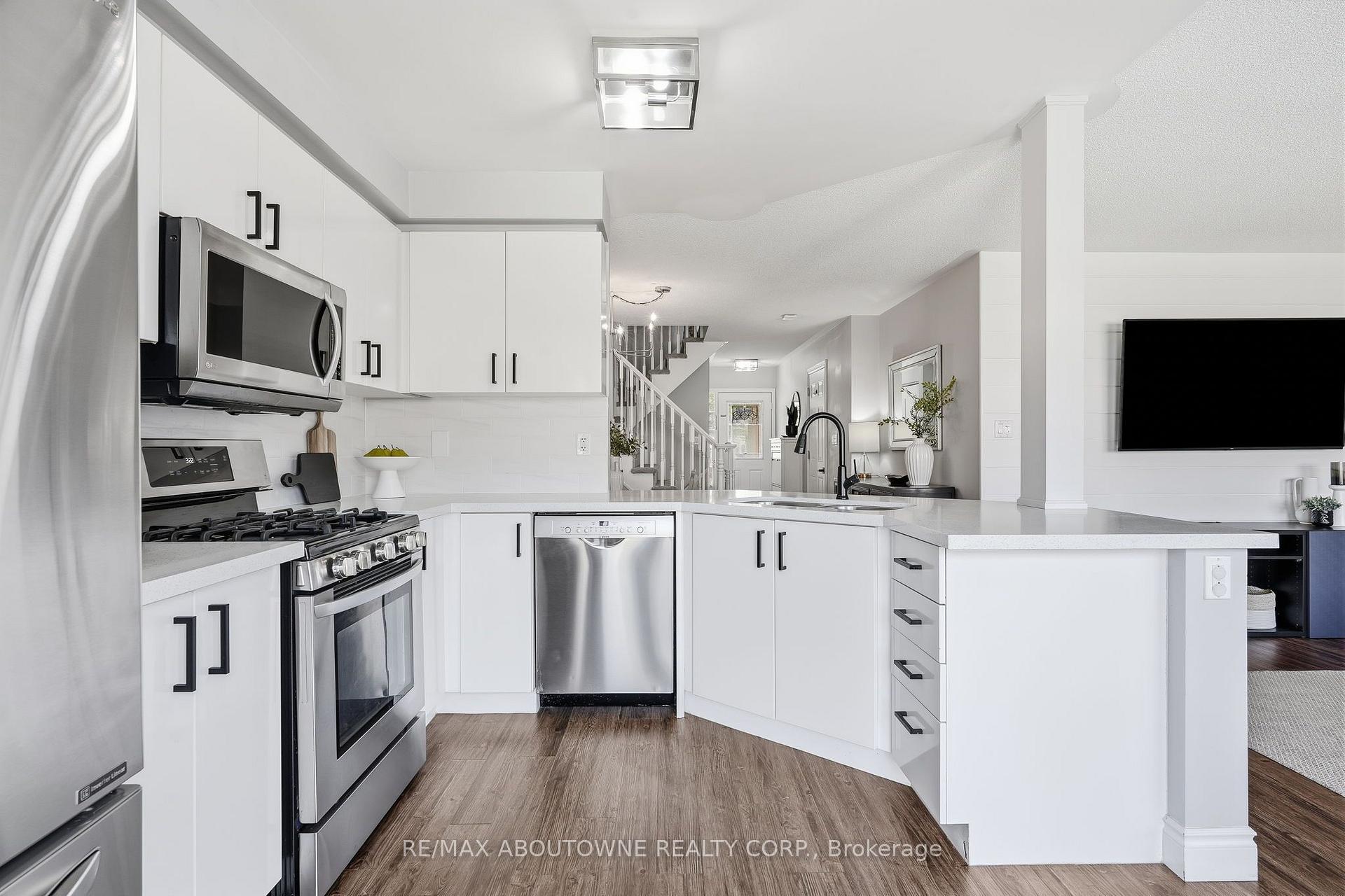 Photo 13 of 2469 Springforest Drive, Oakville, Bronte Creek — HOMEH