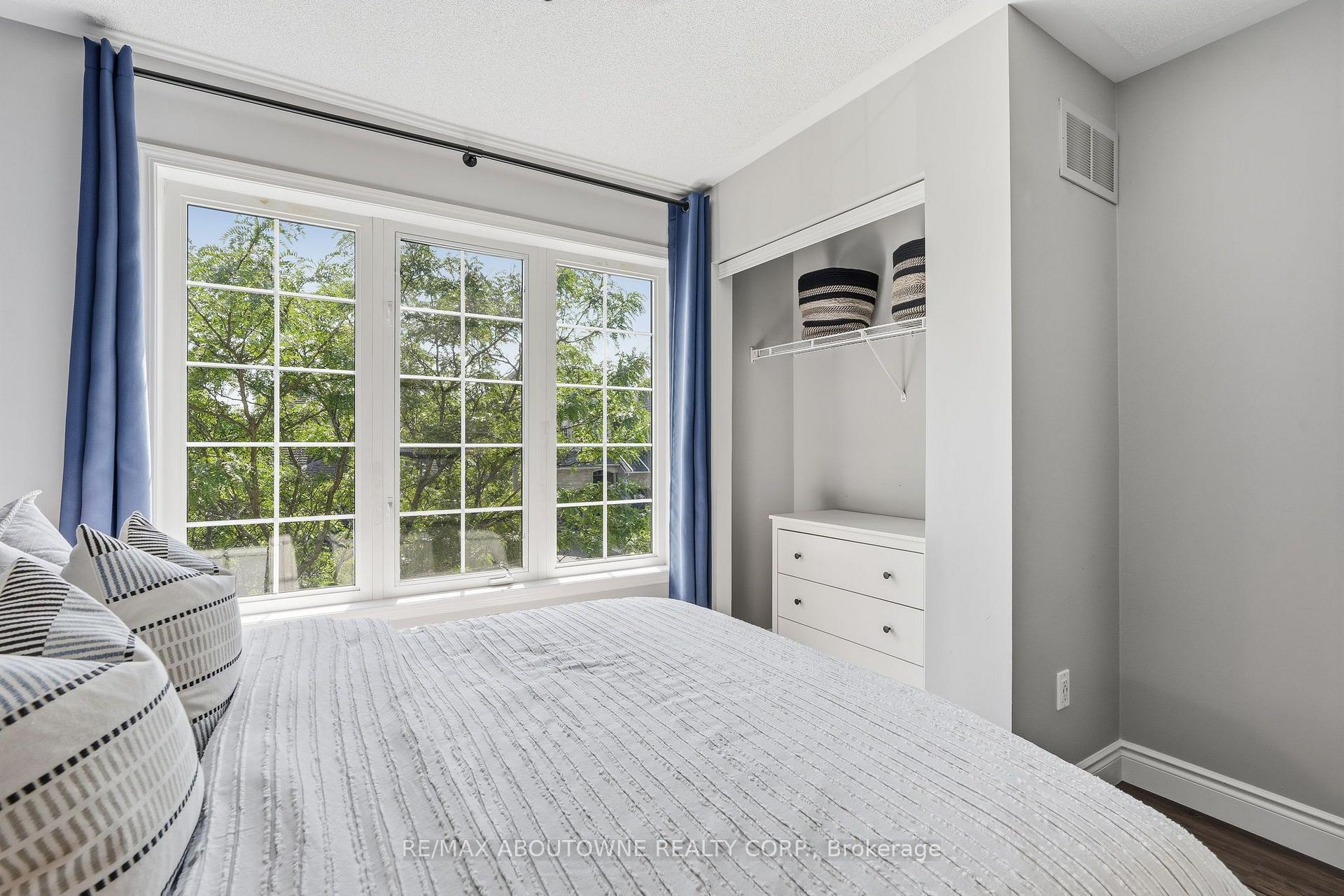 Photo 21 of 2469 Springforest Drive, Oakville, Bronte Creek — HOMEH