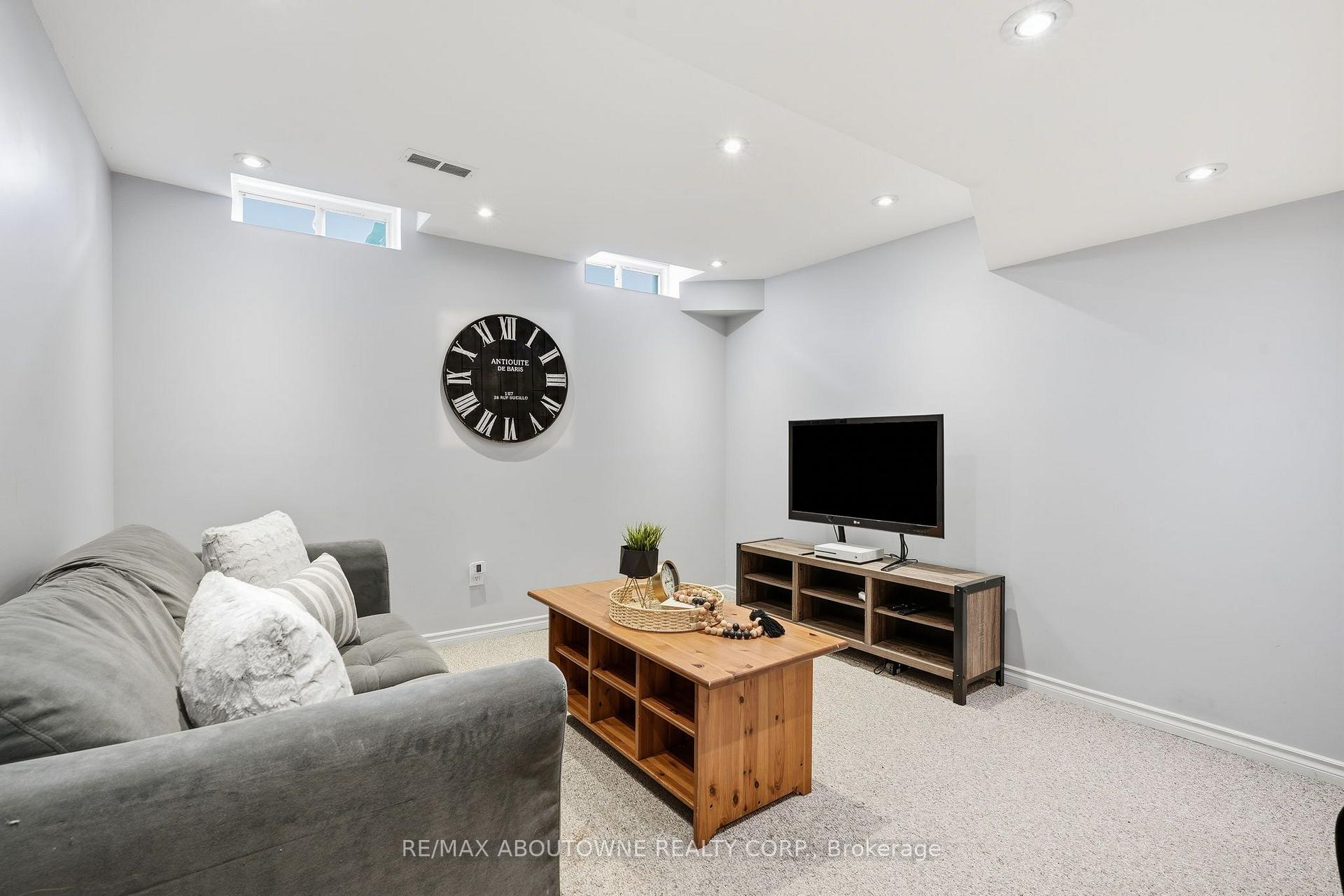 Photo 32 of 2469 Springforest Drive, Oakville, Bronte Creek — HOMEH