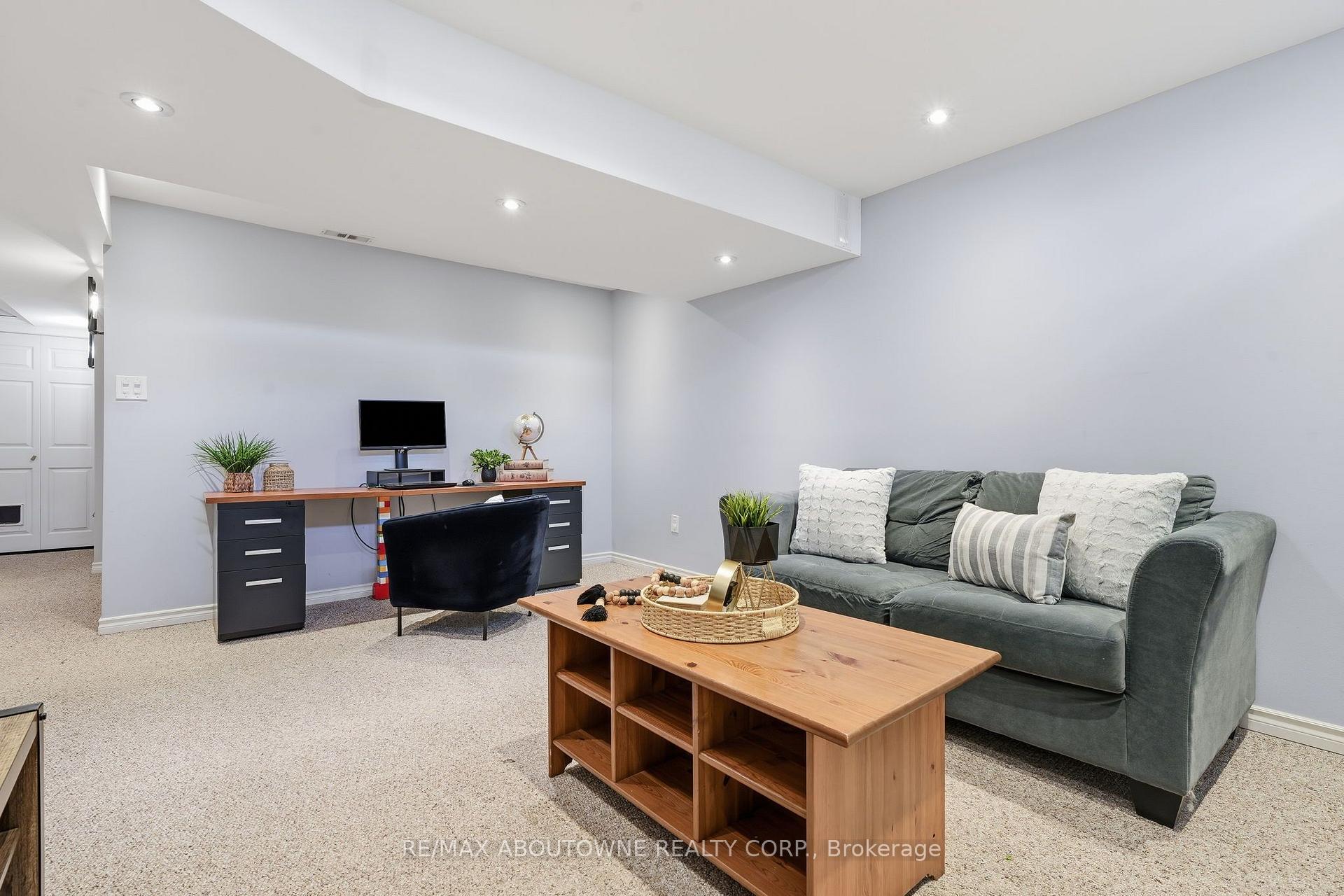 Photo 33 of 2469 Springforest Drive, Oakville, Bronte Creek — HOMEH