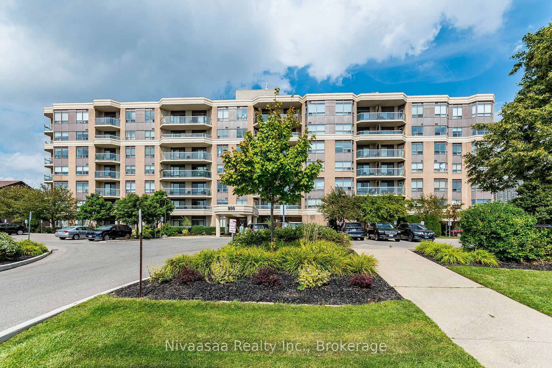 Photo of Unit 514, 300 Ray Lawson Boulevard