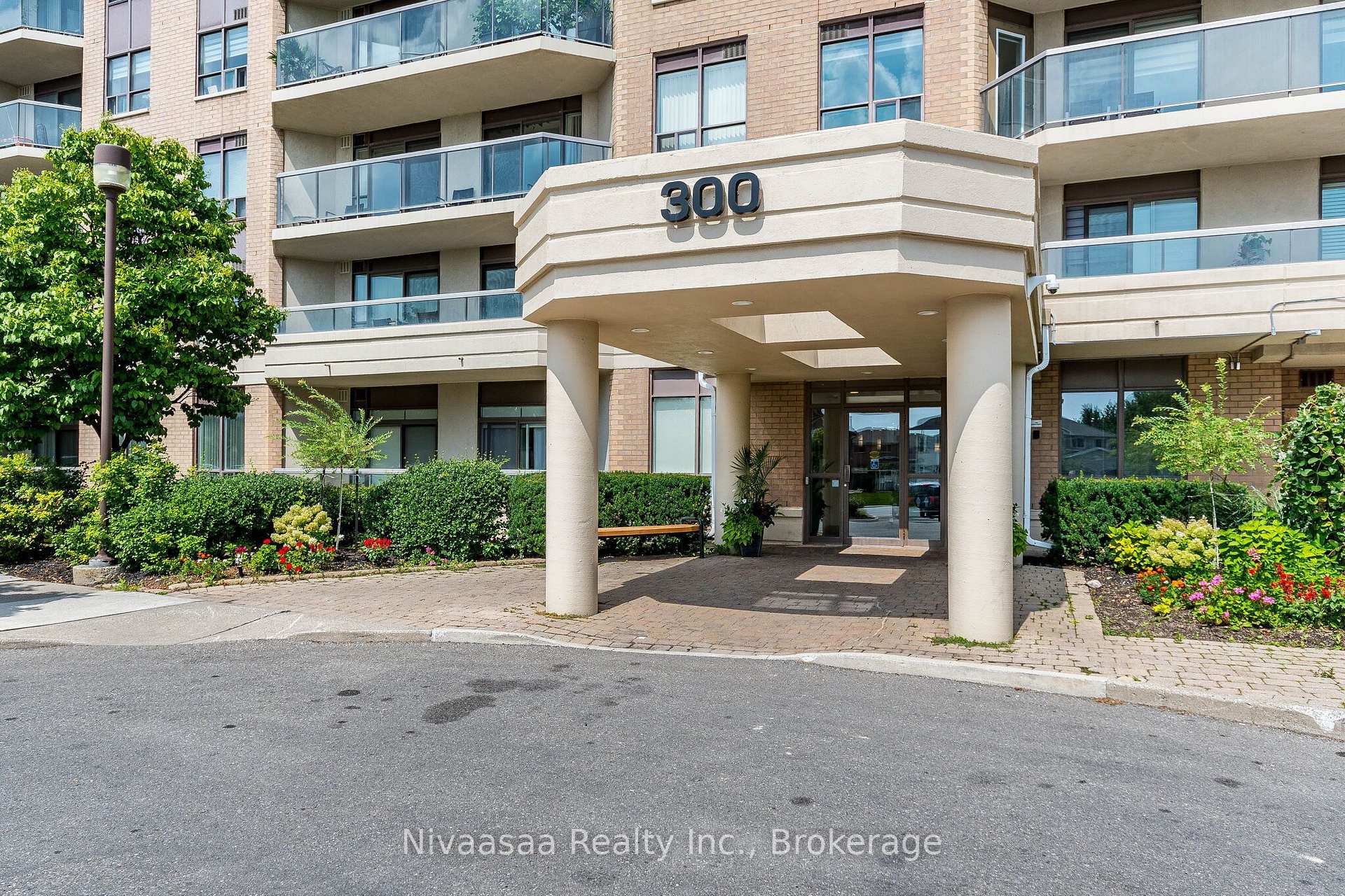 Photo 4 of Unit 514, 300 Ray Lawson Boulevard, Brampton, Fletcher's Creek South — HOMEH