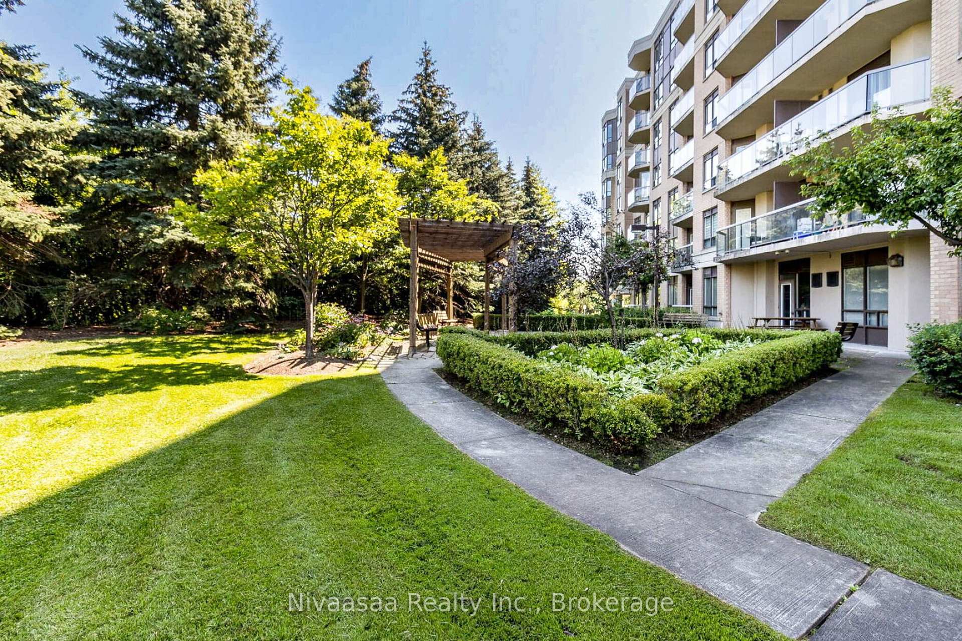 Photo 9 of Unit 514, 300 Ray Lawson Boulevard, Brampton, Fletcher's Creek South — HOMEH