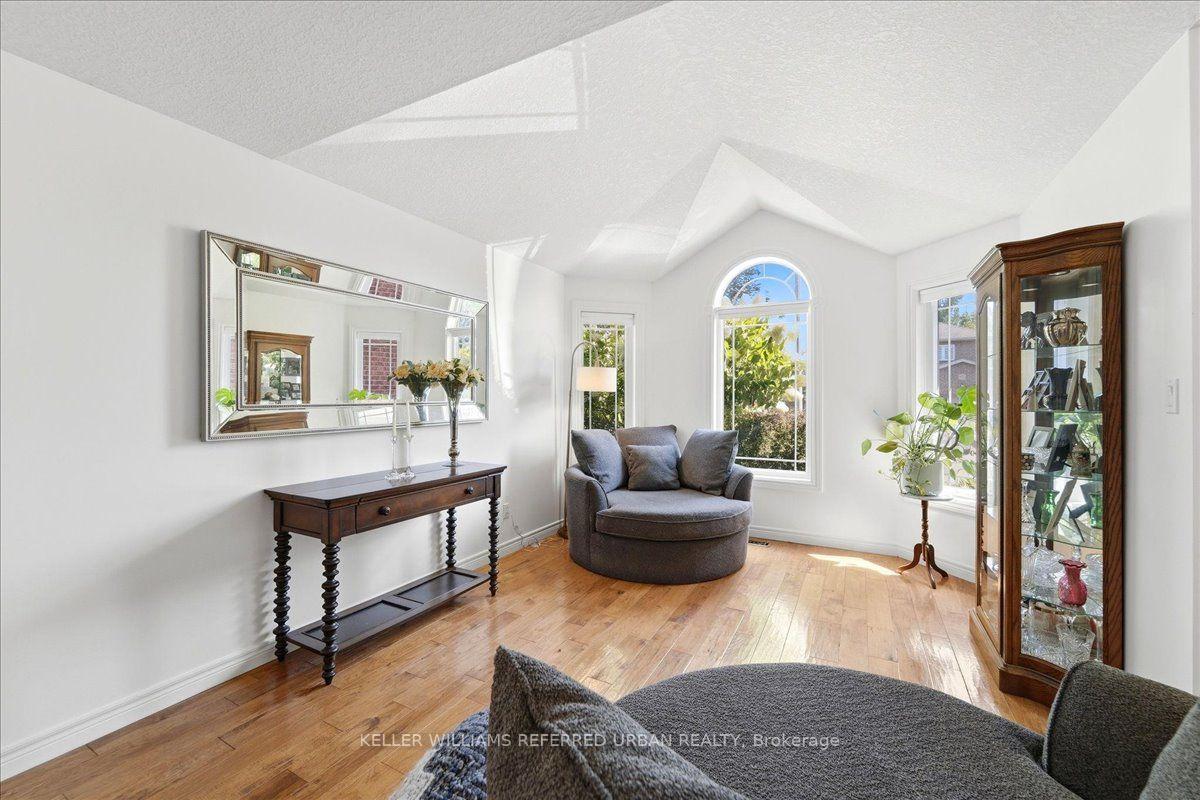 Photo 11 of 900 Keewatin Place, Kitchener, Grand River North — HOMEH