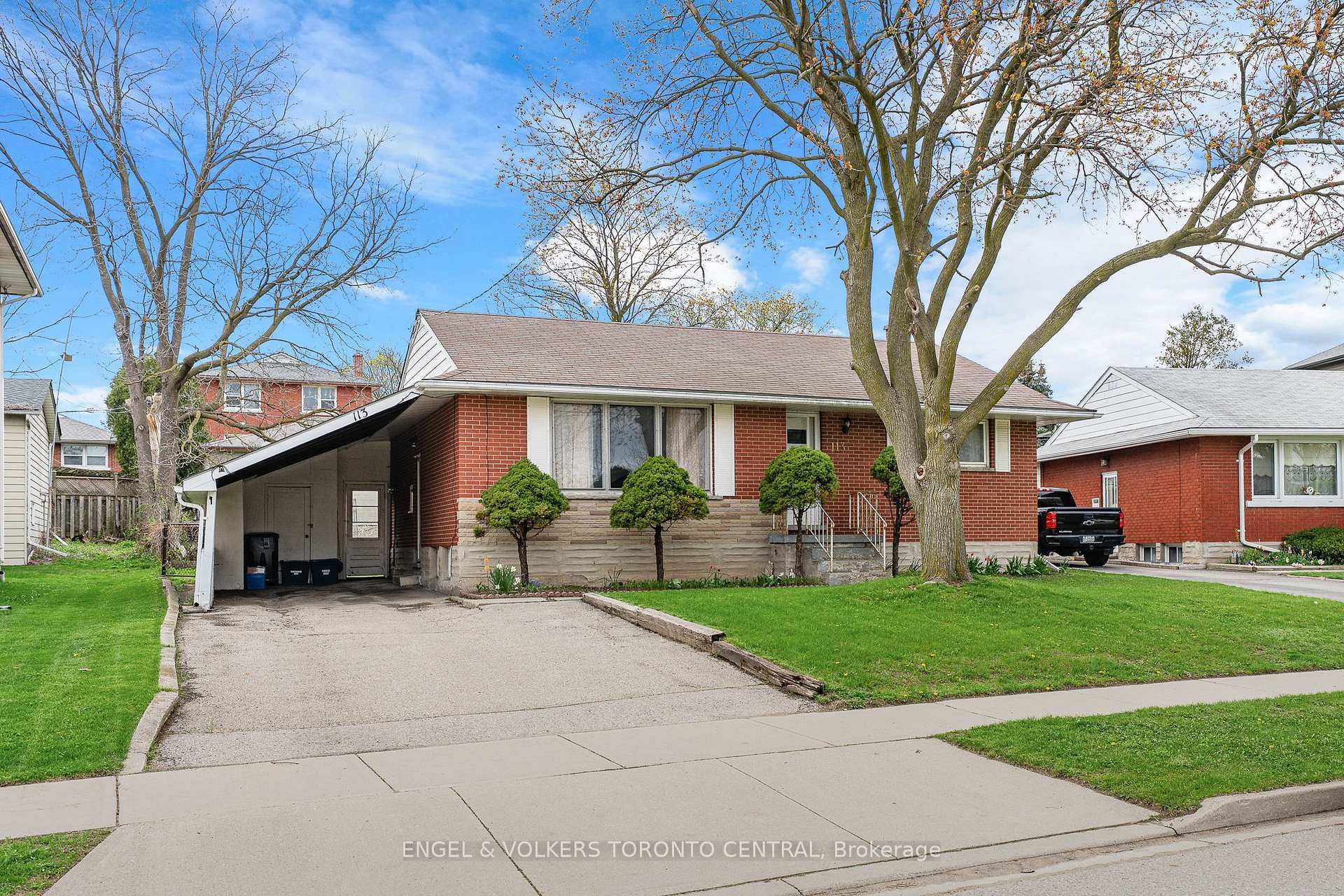 Photo 2 of 113 Plymouth Road, Kitchener, Rockway — HOMEH