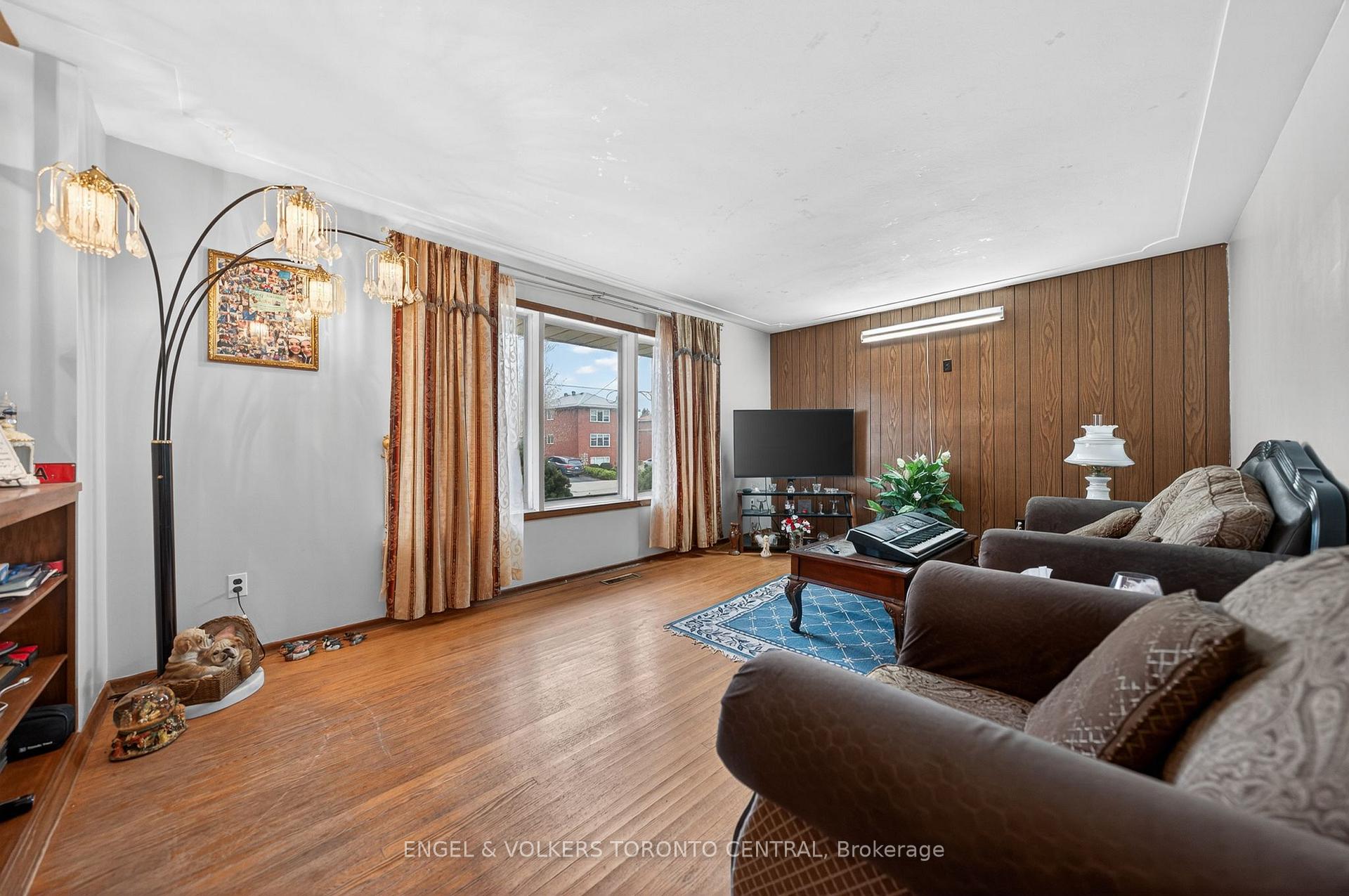 Photo 6 of 113 Plymouth Road, Kitchener, Rockway — HOMEH