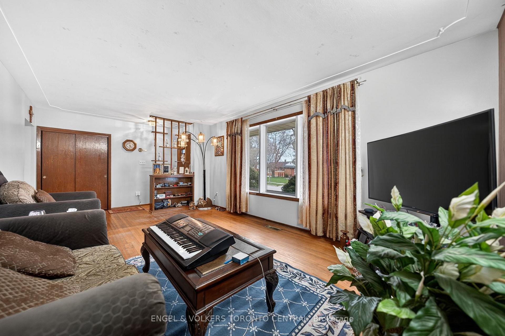 Photo 8 of 113 Plymouth Road, Kitchener, Rockway — HOMEH