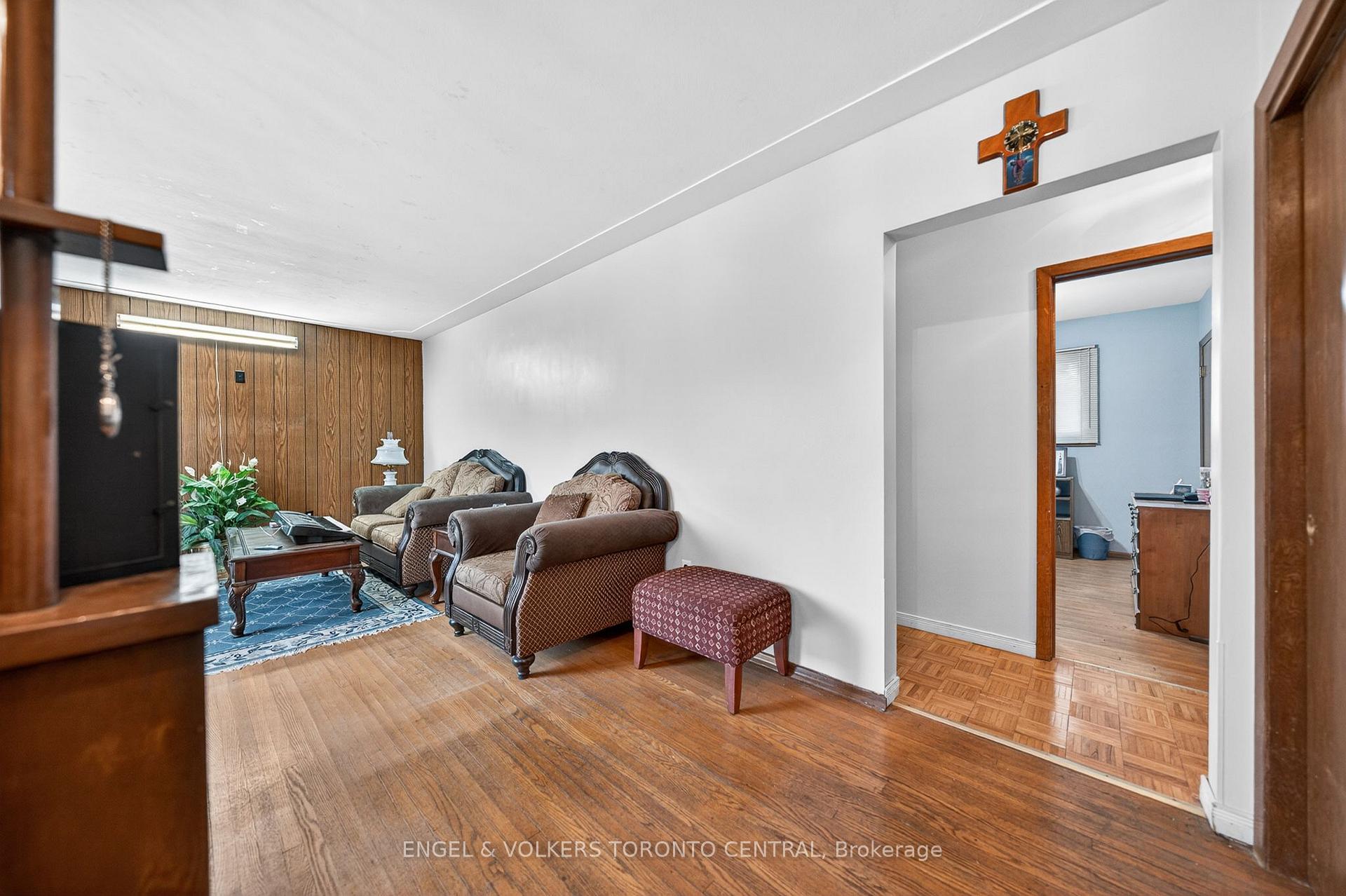 Photo 9 of 113 Plymouth Road, Kitchener, Rockway — HOMEH