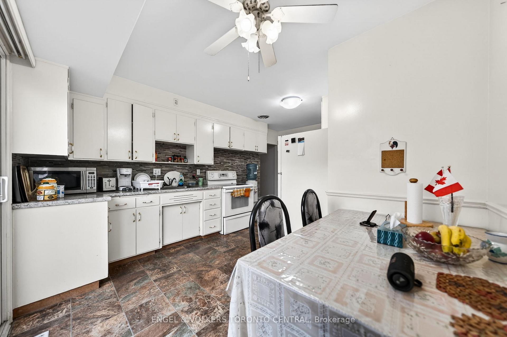 Photo 16 of 113 Plymouth Road, Kitchener, Rockway — HOMEH