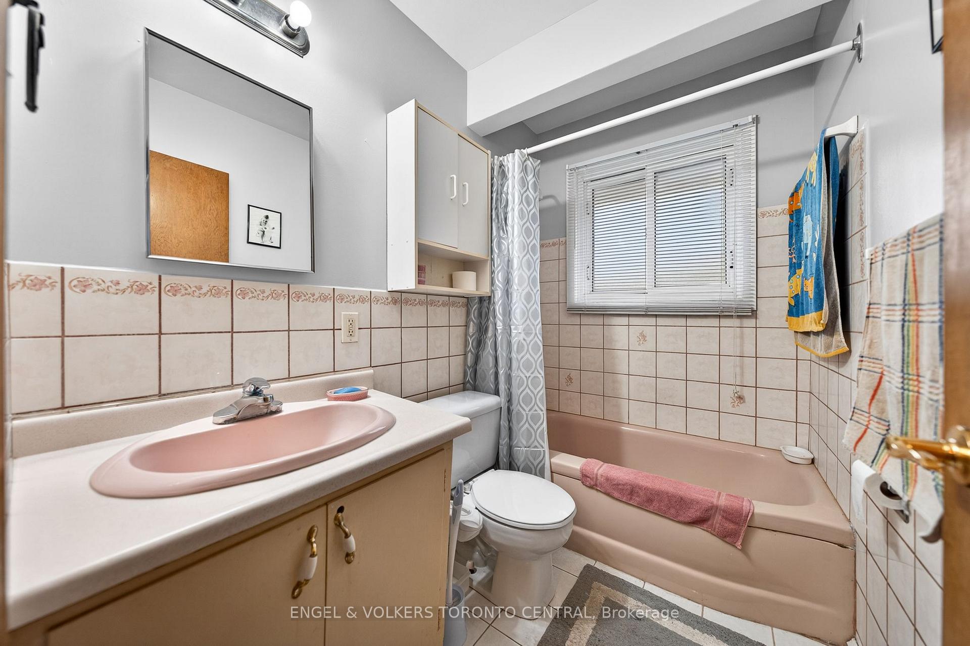 Photo 23 of 113 Plymouth Road, Kitchener, Rockway — HOMEH