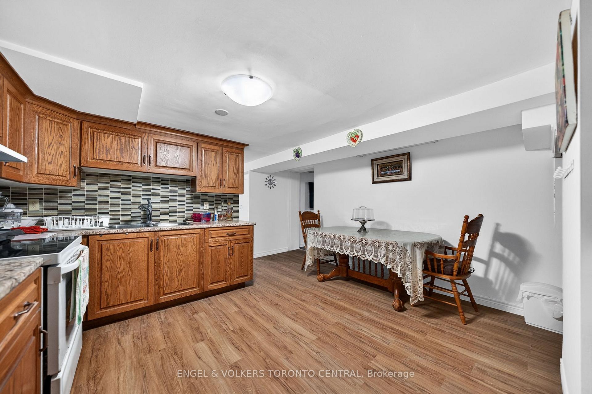 Photo 25 of 113 Plymouth Road, Kitchener, Rockway — HOMEH