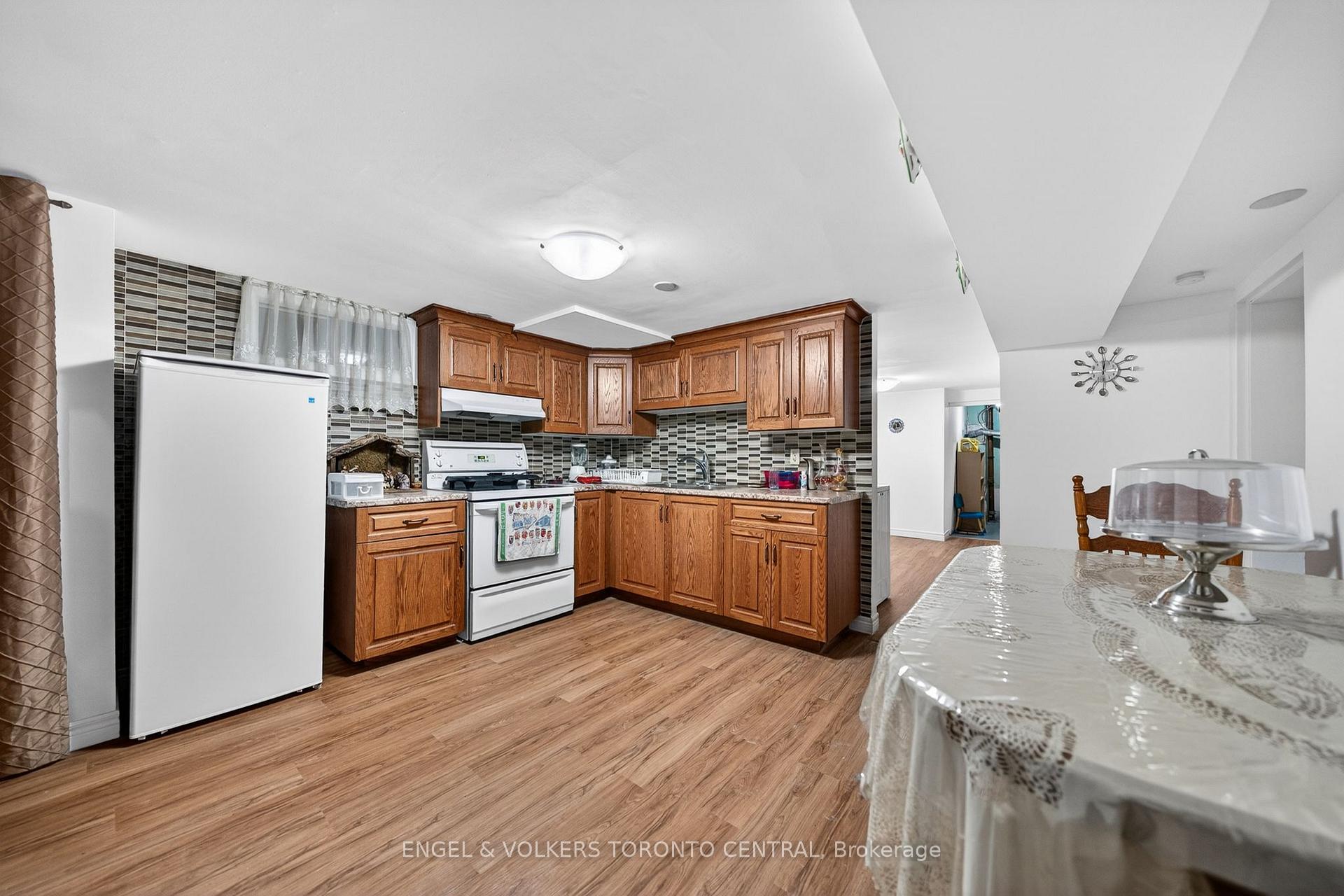 Photo 26 of 113 Plymouth Road, Kitchener, Rockway — HOMEH