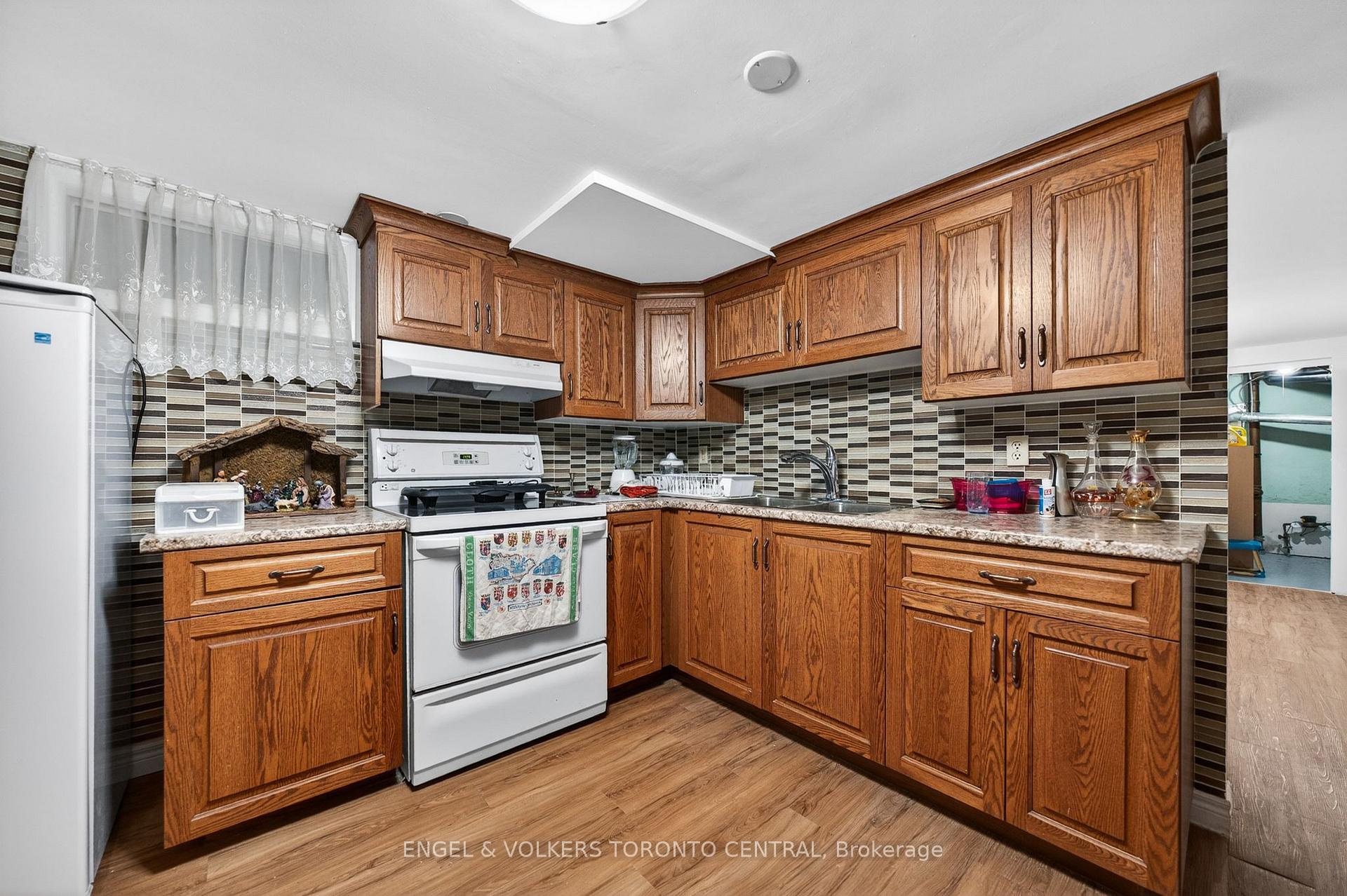 Photo 27 of 113 Plymouth Road, Kitchener, Rockway — HOMEH
