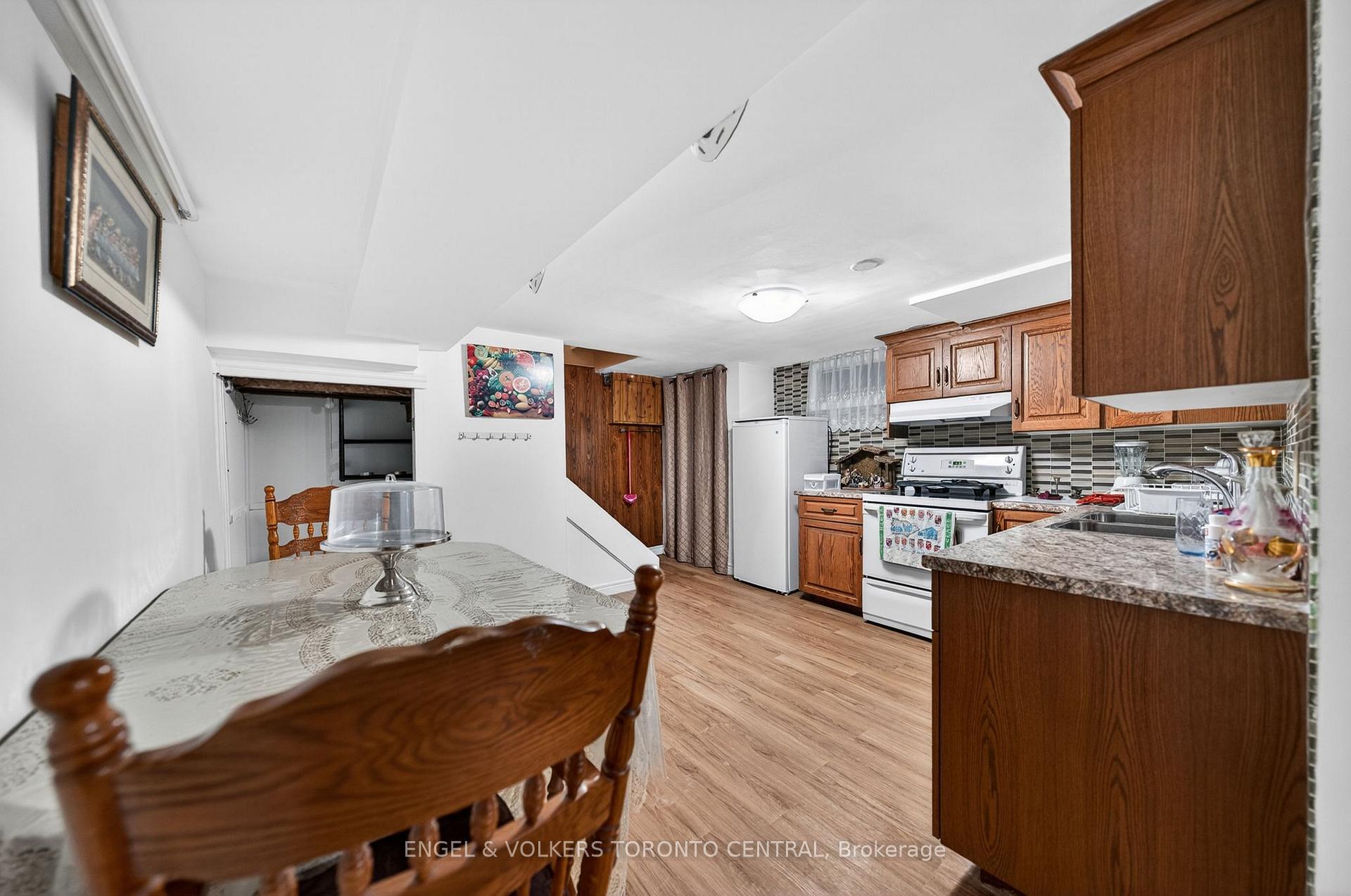 Photo 28 of 113 Plymouth Road, Kitchener, Rockway — HOMEH