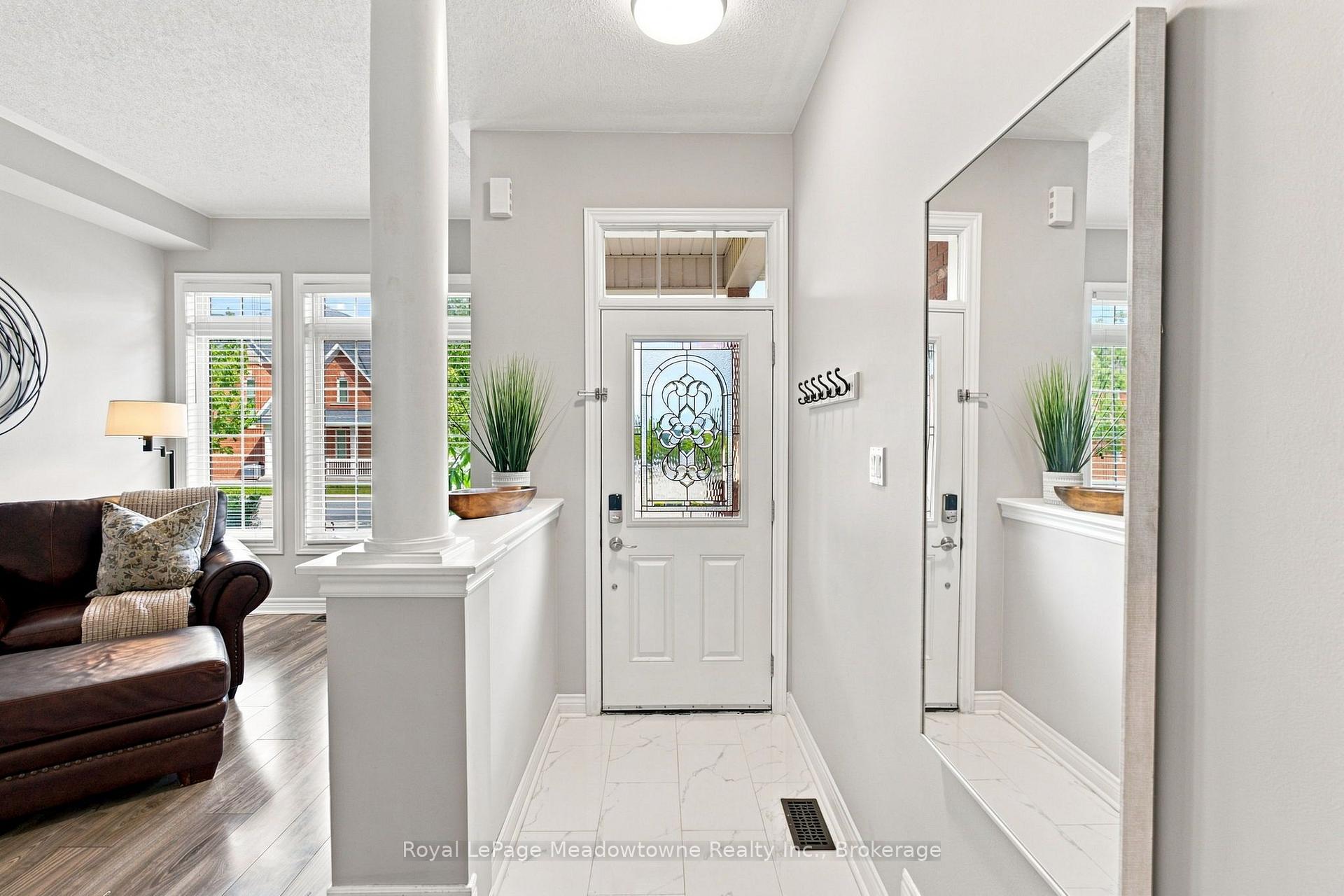 Photo 4 of 140 Laurendale Avenue, Georgina, Keswick South — HOMEH