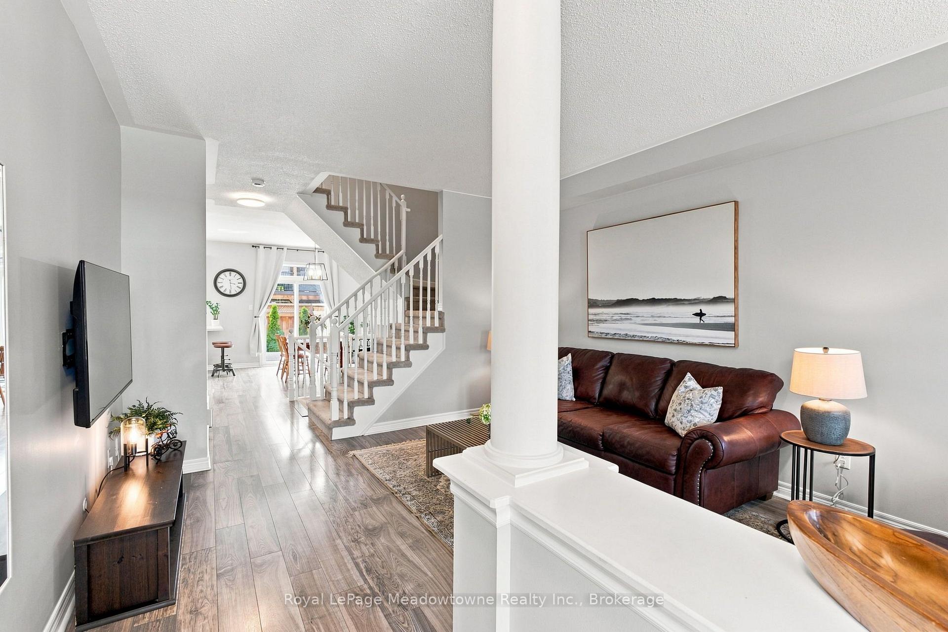 Photo 5 of 140 Laurendale Avenue, Georgina, Keswick South — HOMEH