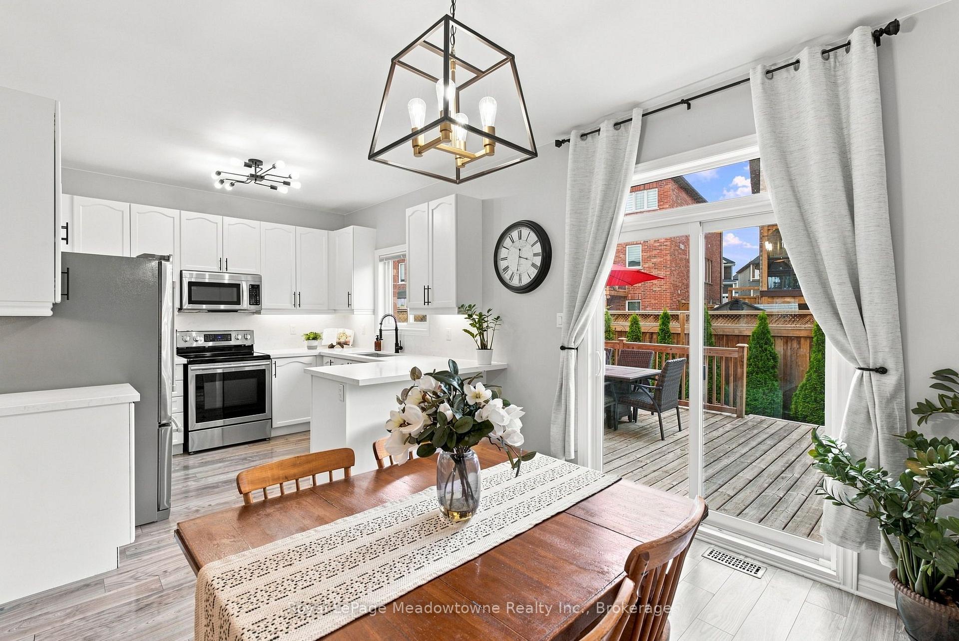 Photo 12 of 140 Laurendale Avenue, Georgina, Keswick South — HOMEH