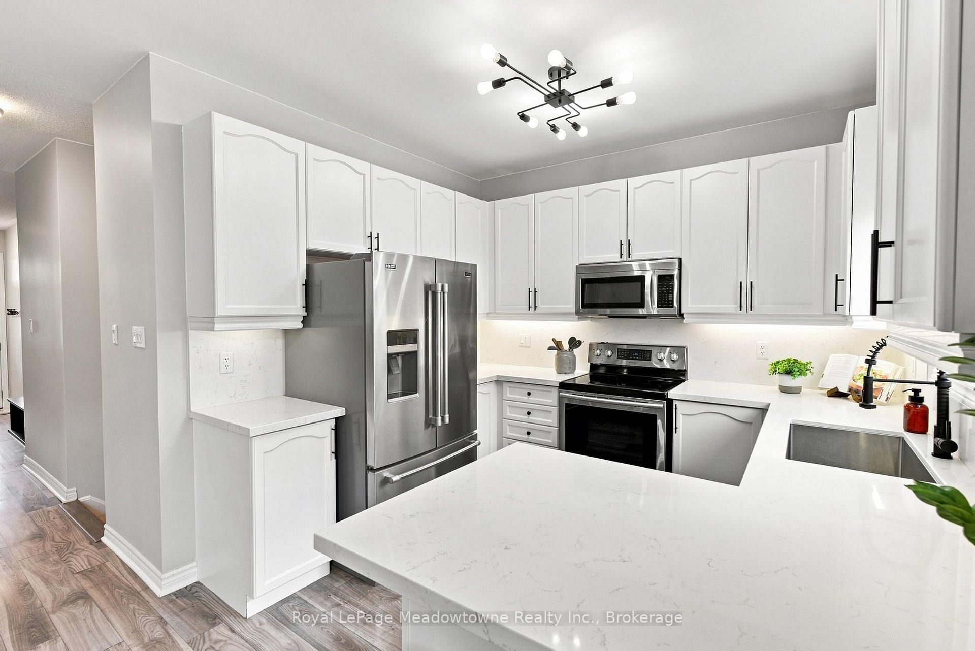 Photo 14 of 140 Laurendale Avenue, Georgina, Keswick South — HOMEH