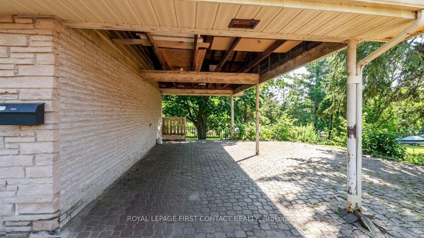 Photo 3 of 18 Kennedy Drive, Kawartha Lakes, Fenelon Falls — HOMEH