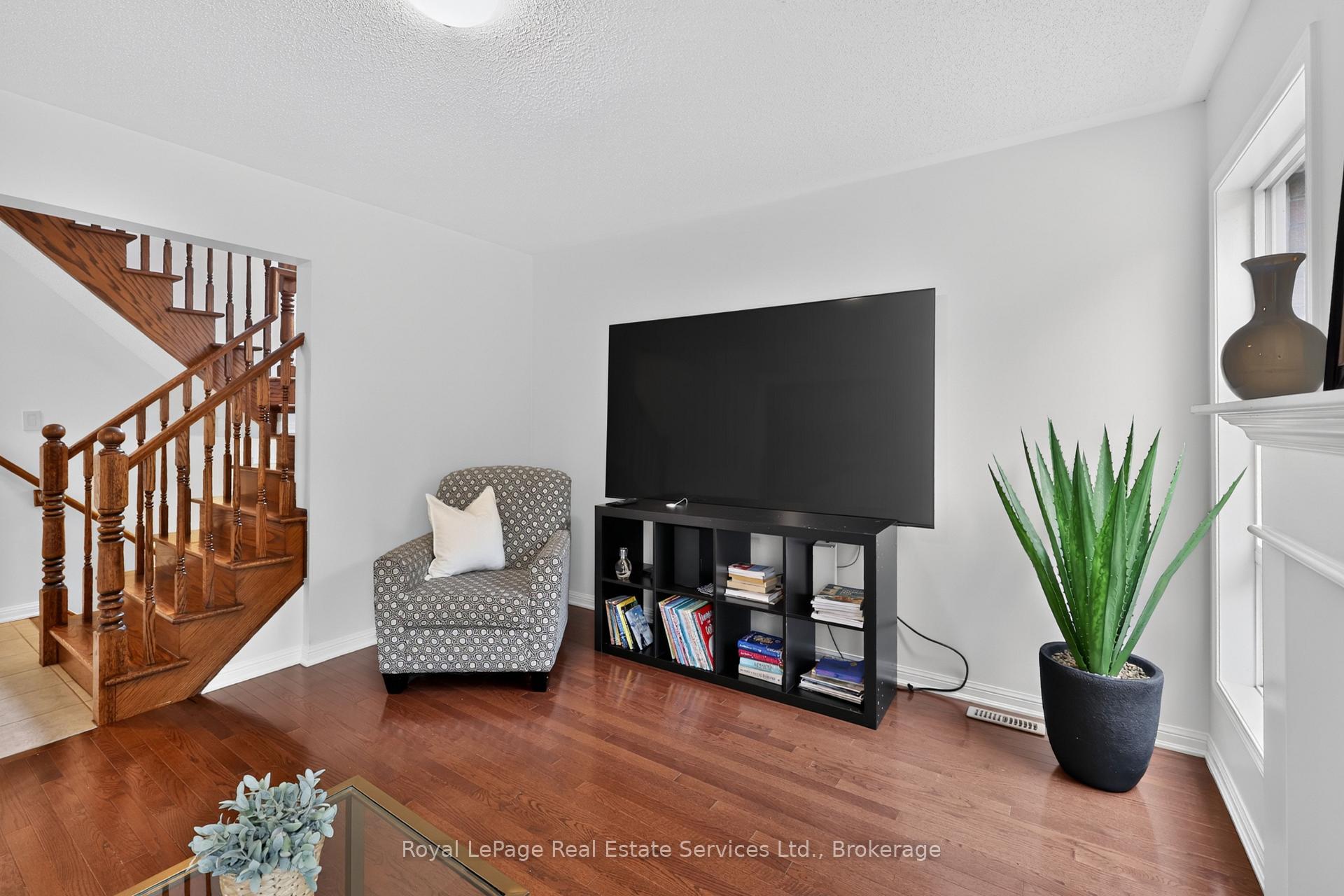 Photo 12 of 3071 Rotary Way E, Burlington, Alton — HOMEH