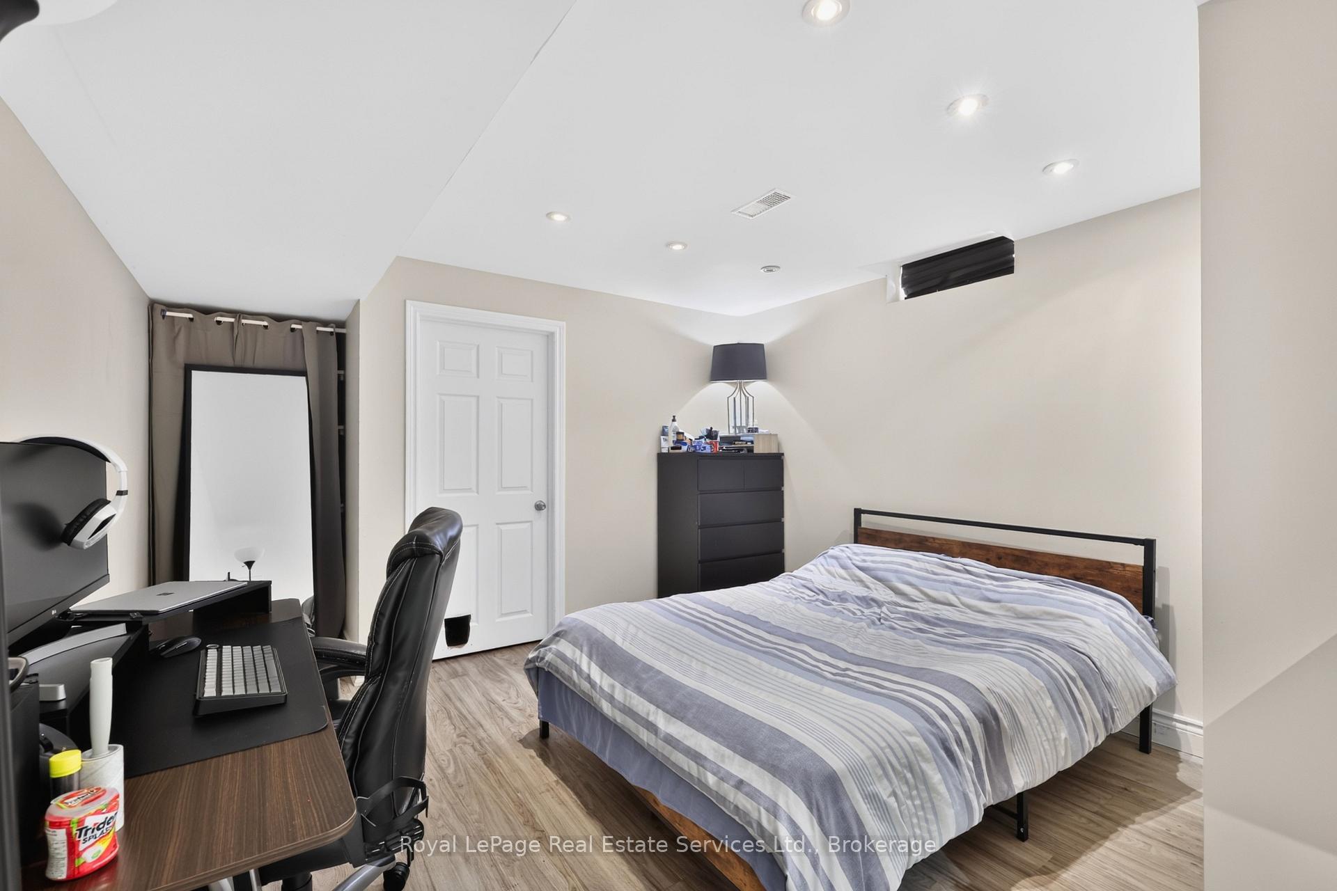 Photo 26 of 3071 Rotary Way E, Burlington, Alton — HOMEH