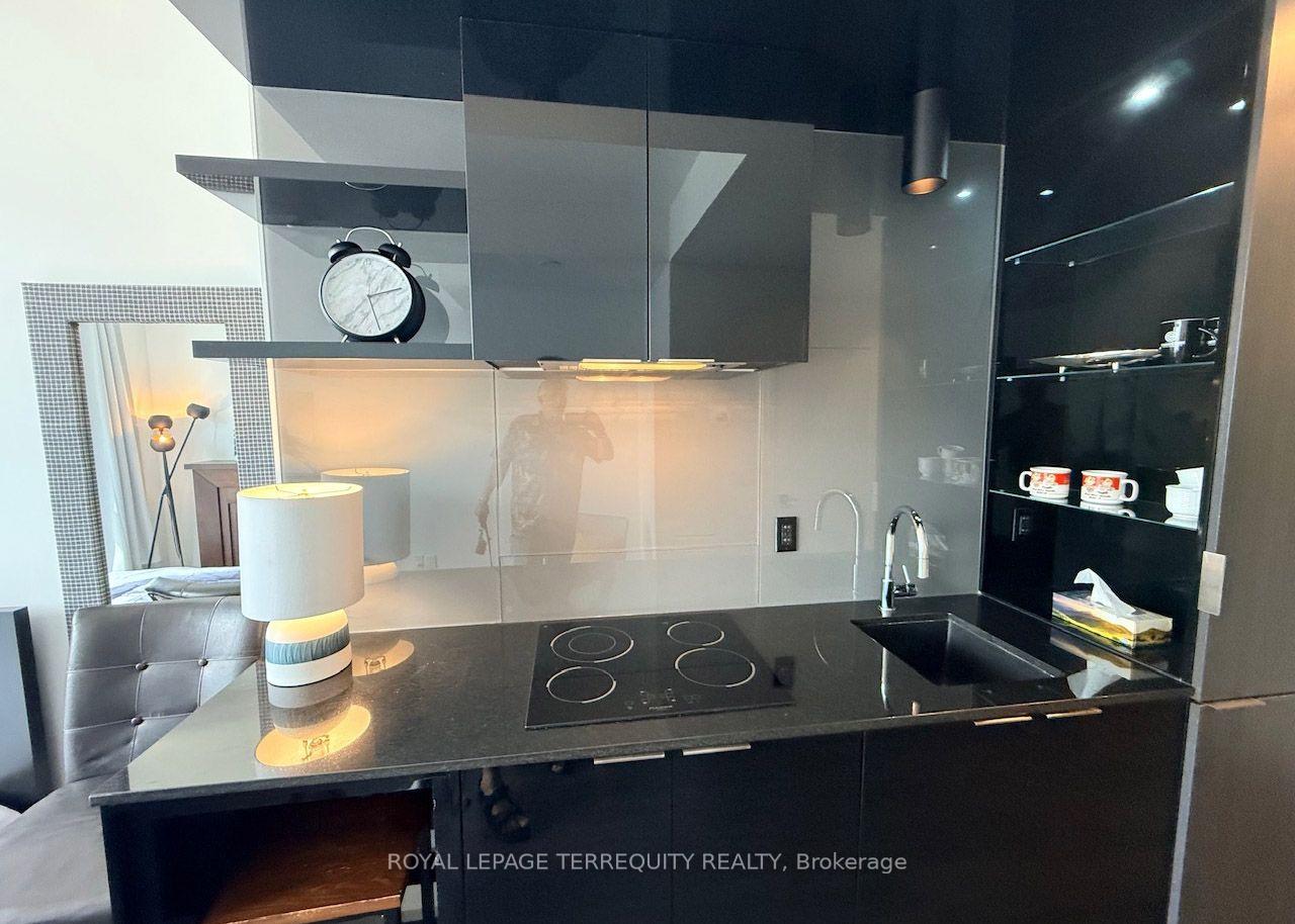 Photo 5 of Unit 2704, 70 Temperance Street, Toronto, Bay Street Corridor — HOMEH